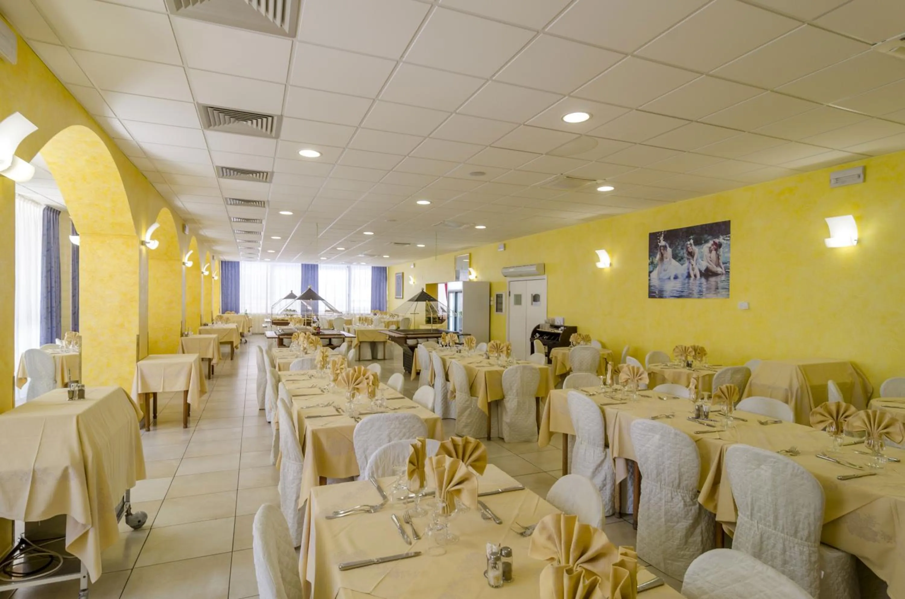 Restaurant/places to eat in Hotel Principe