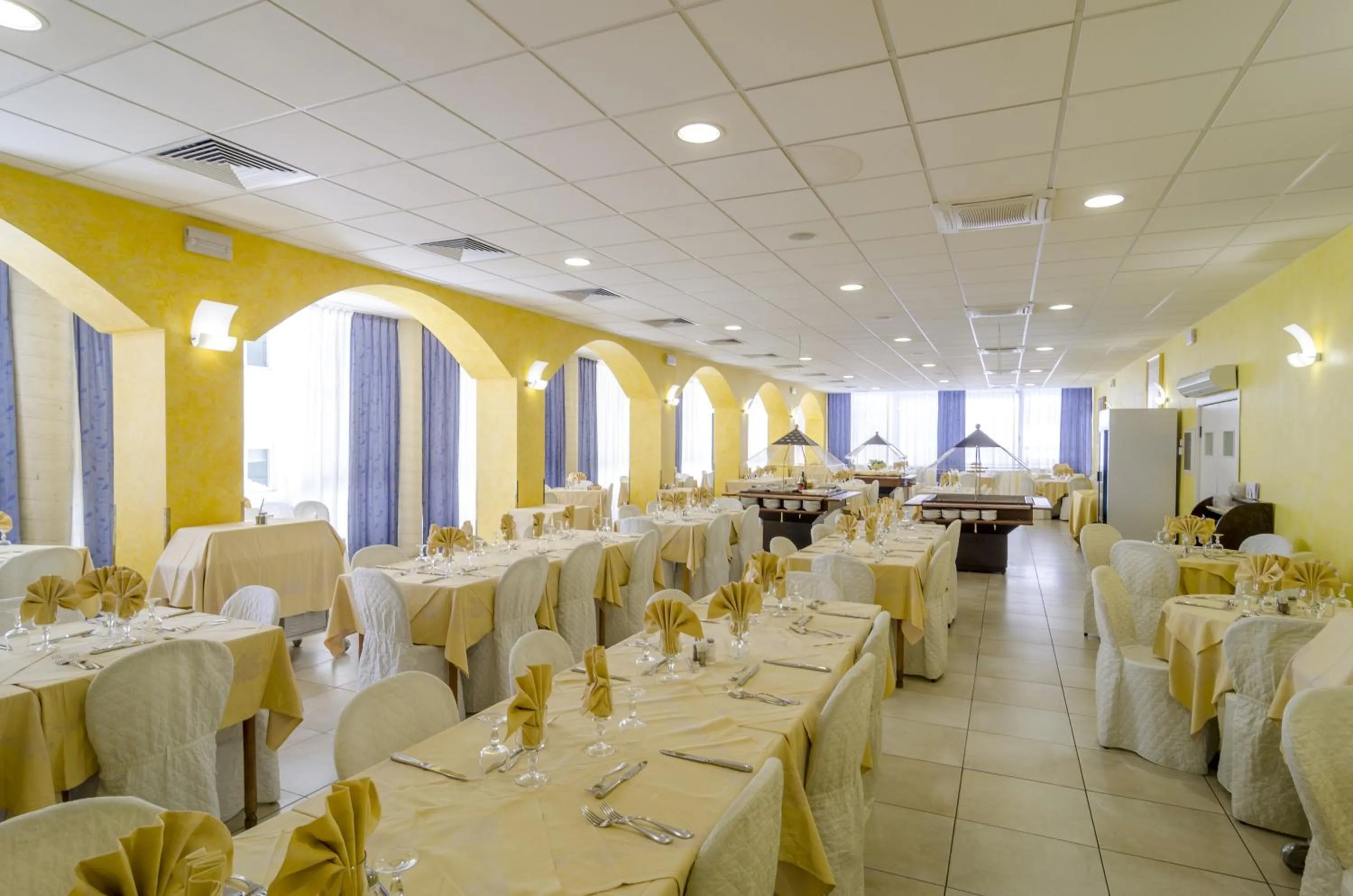 Restaurant/places to eat in Hotel Principe