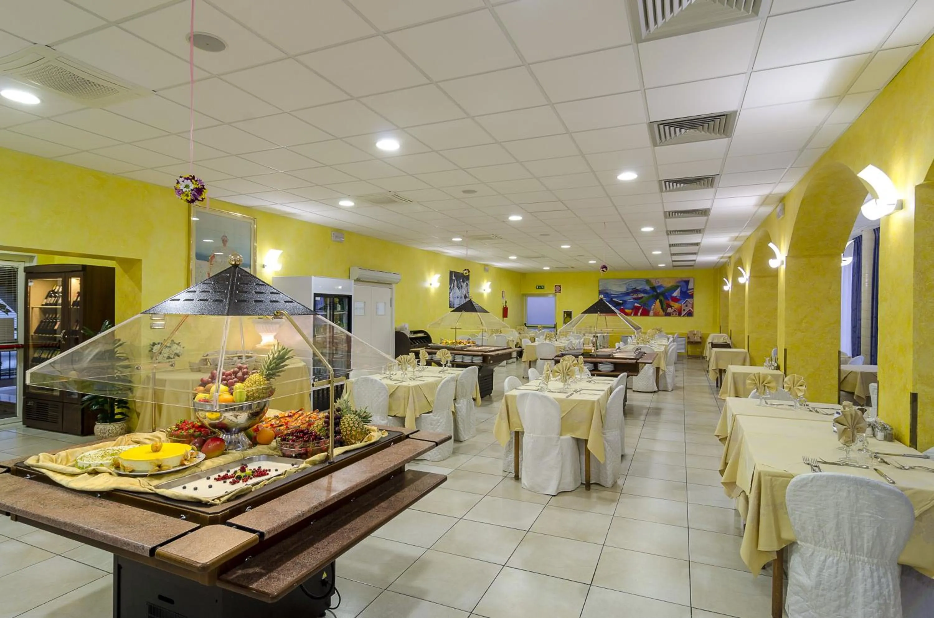 Restaurant/places to eat in Hotel Principe