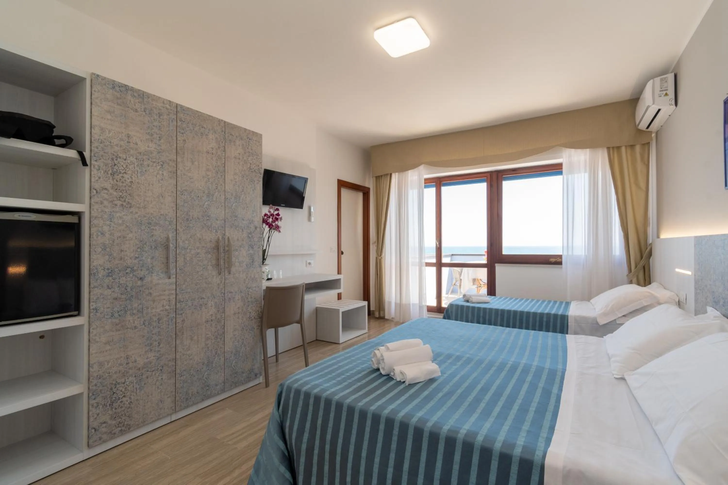 Photo of the whole room in Hotel Galf