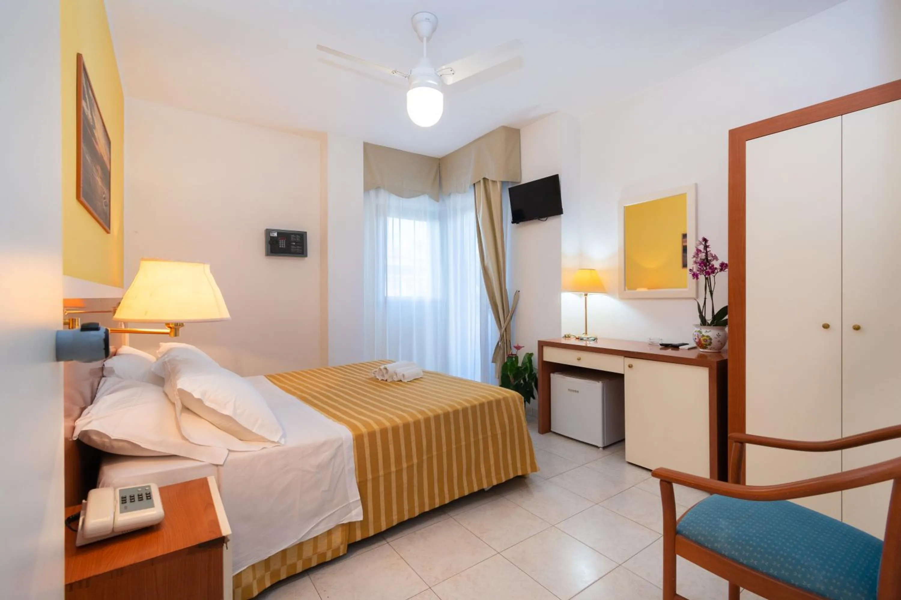 Photo of the whole room in Hotel Galf