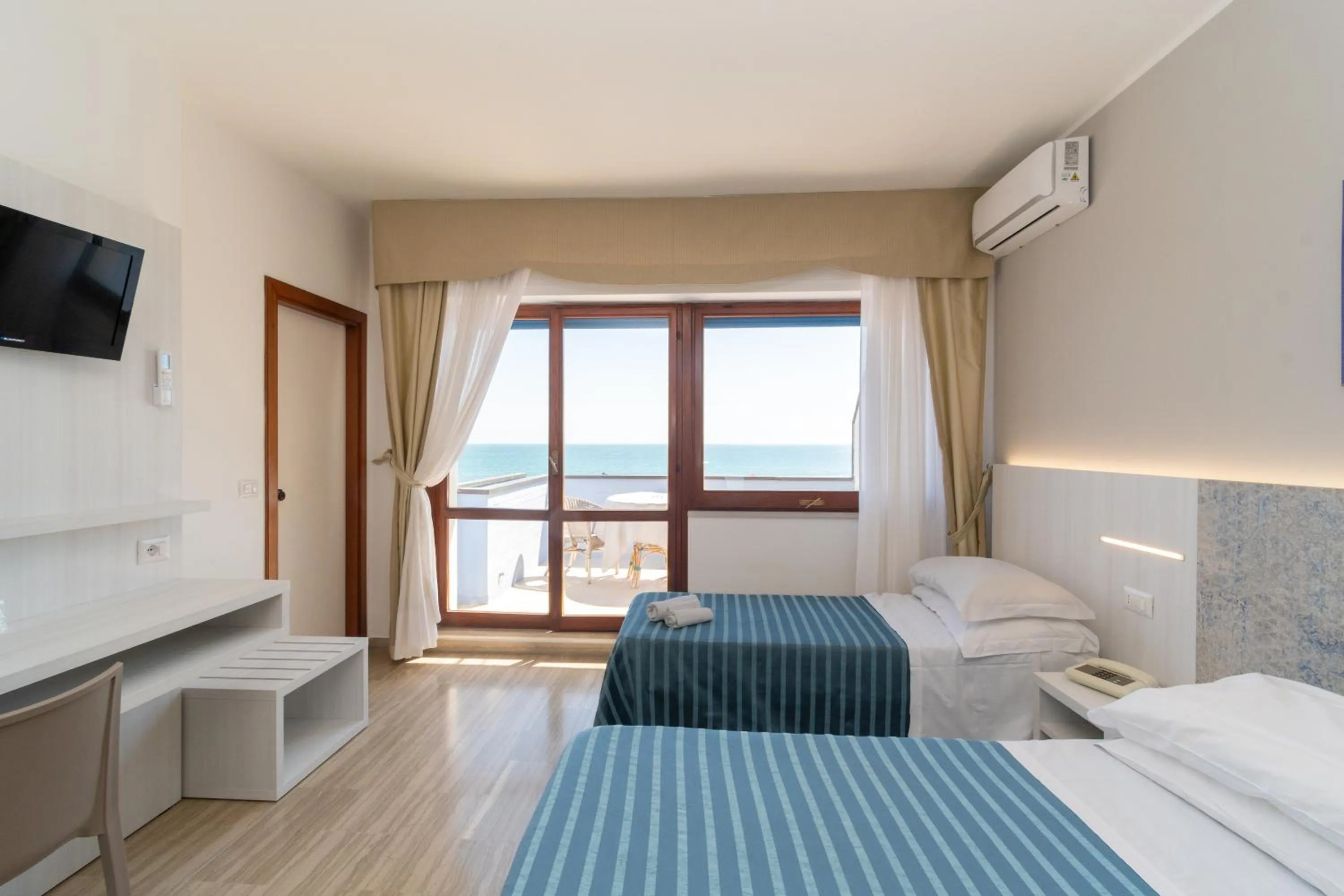 Photo of the whole room in Hotel Galf