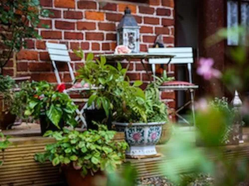 Property building in The Shepherd's Purse