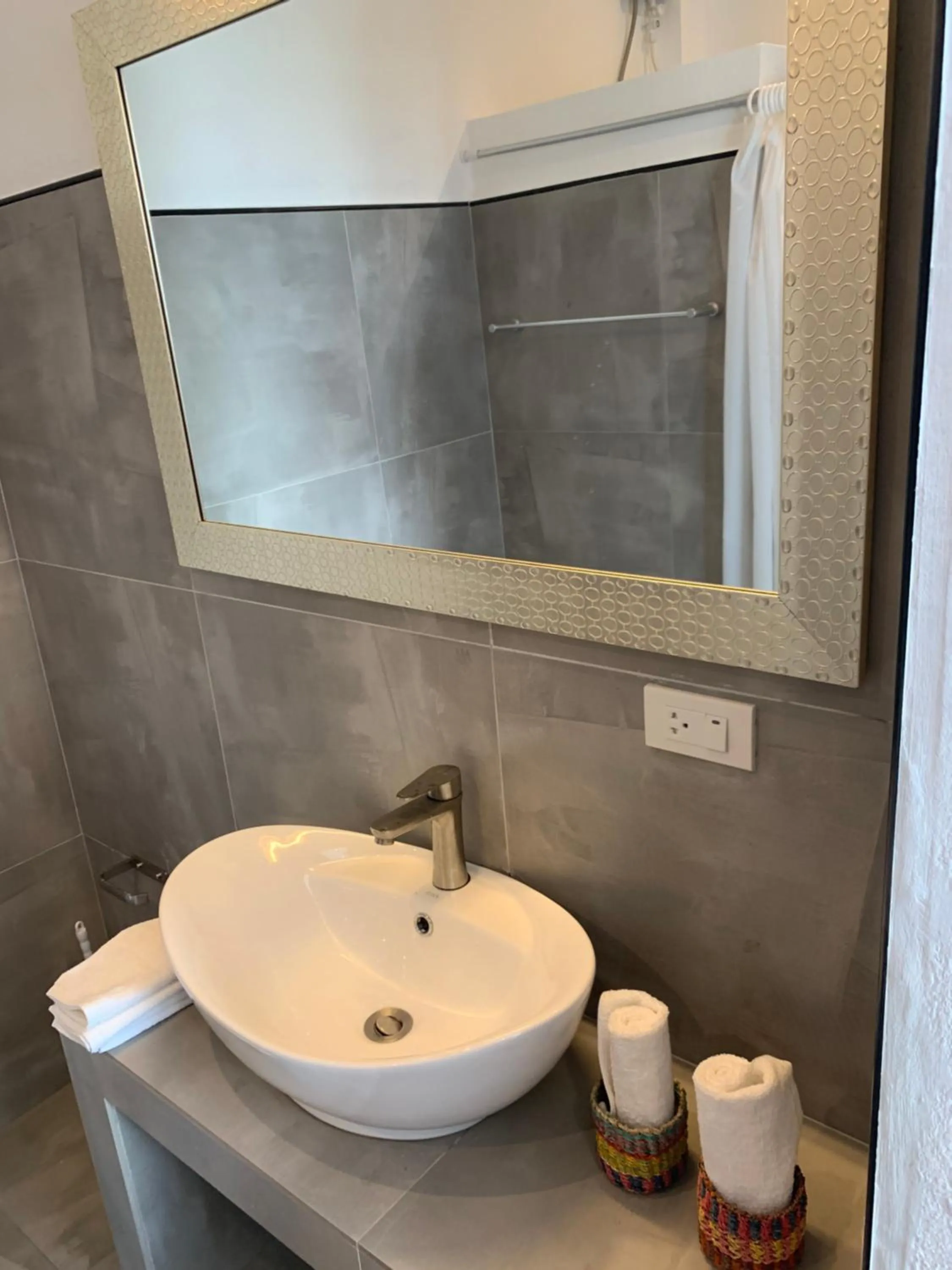 Bathroom in Crown Malapascua