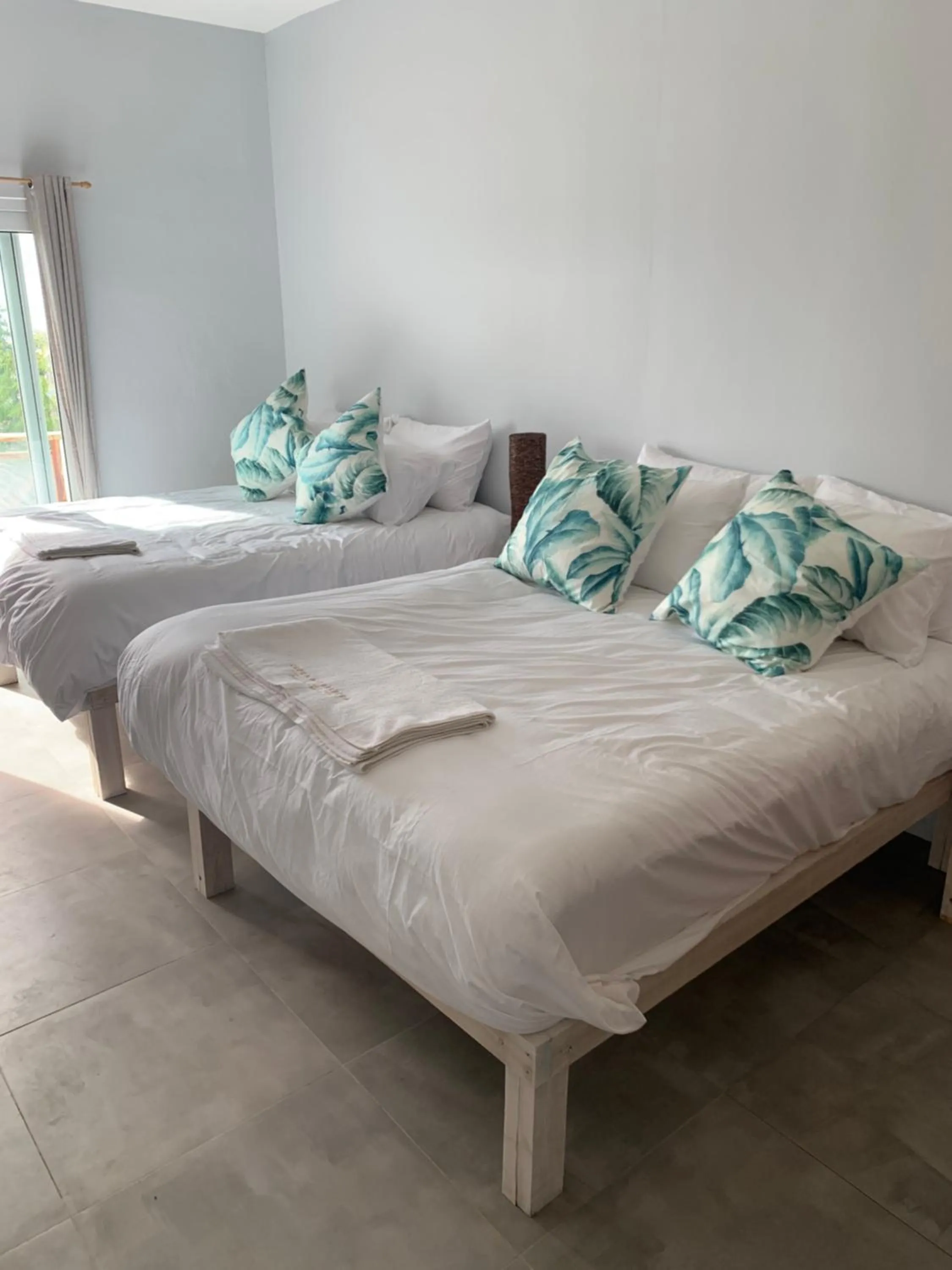 Bedroom, Bed in Crown Malapascua