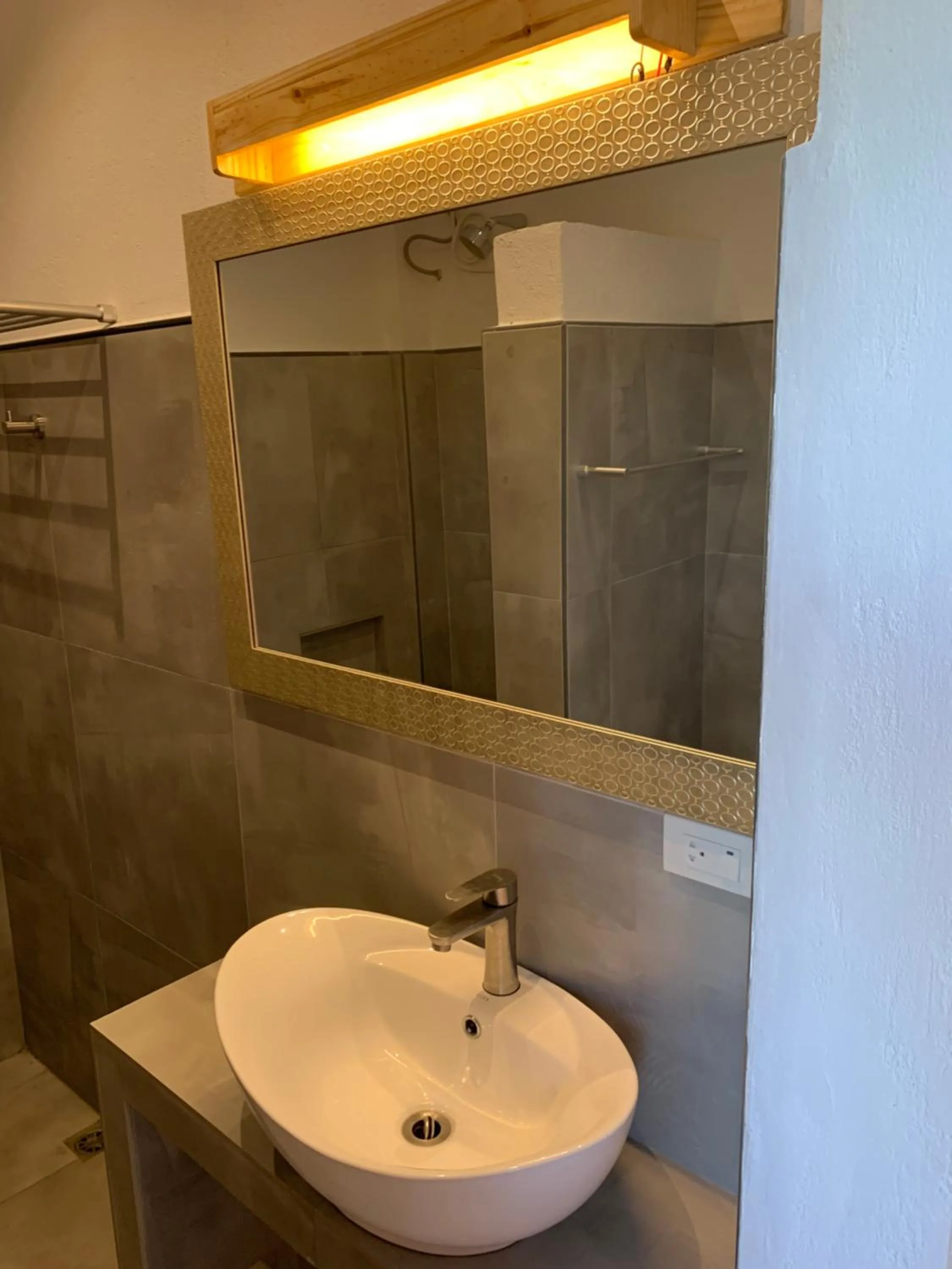 Bathroom in Crown Malapascua