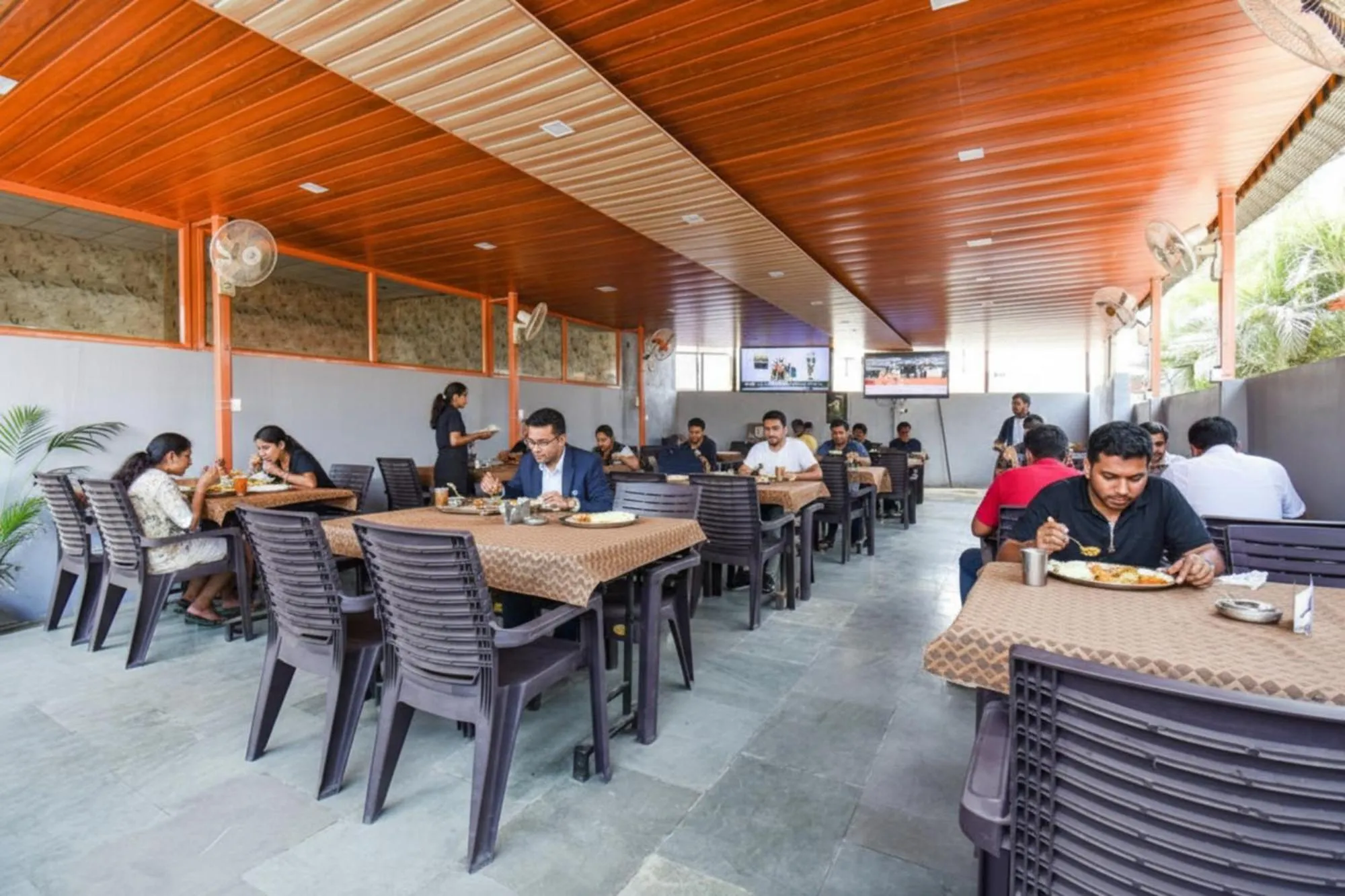 Restaurant/places to eat in Via Yashraj Inn