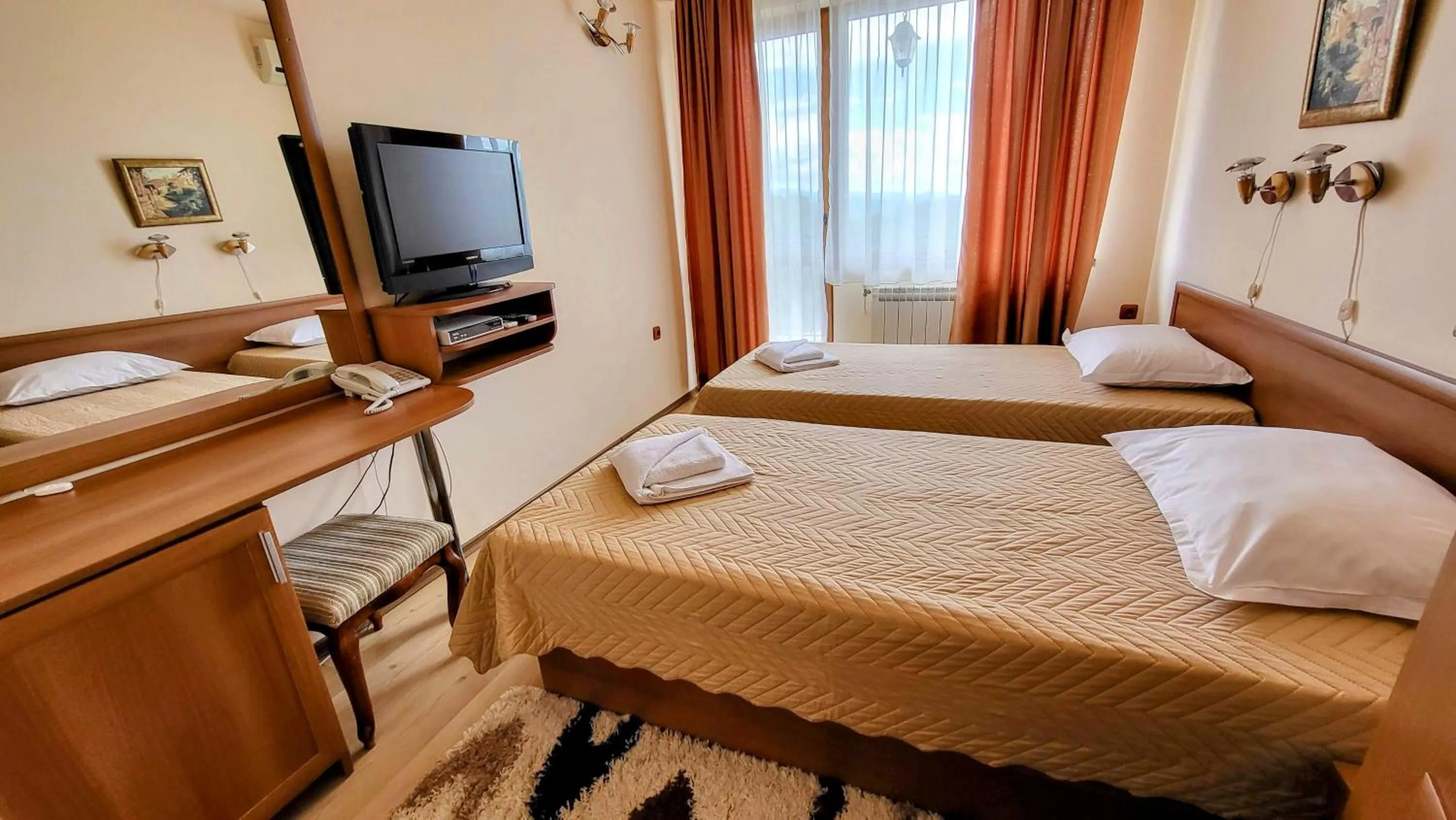 Photo of the whole room, Bed in Panorama Family Hotel