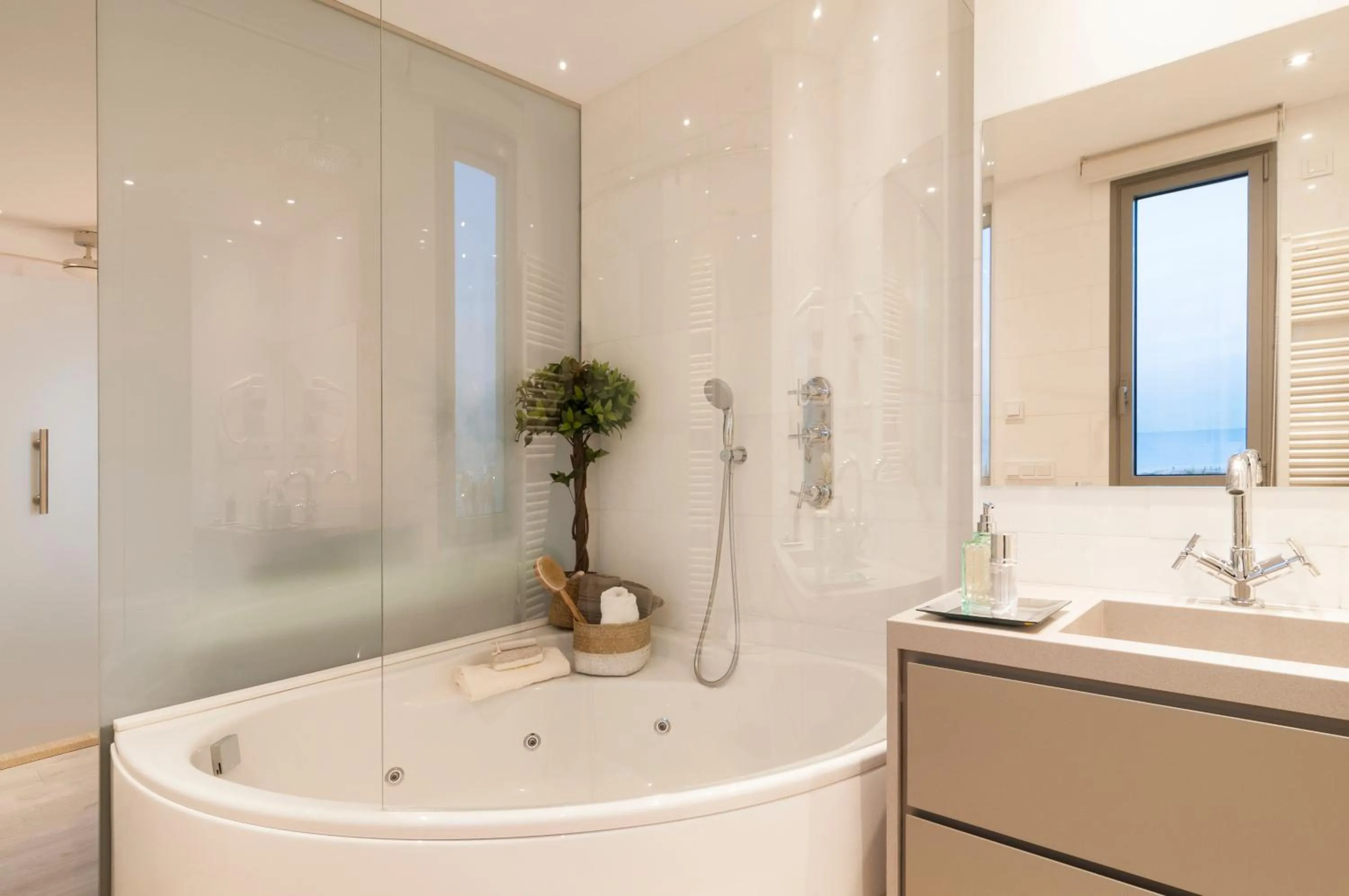 Hot Tub in Kronos on the Beach Attic Suite