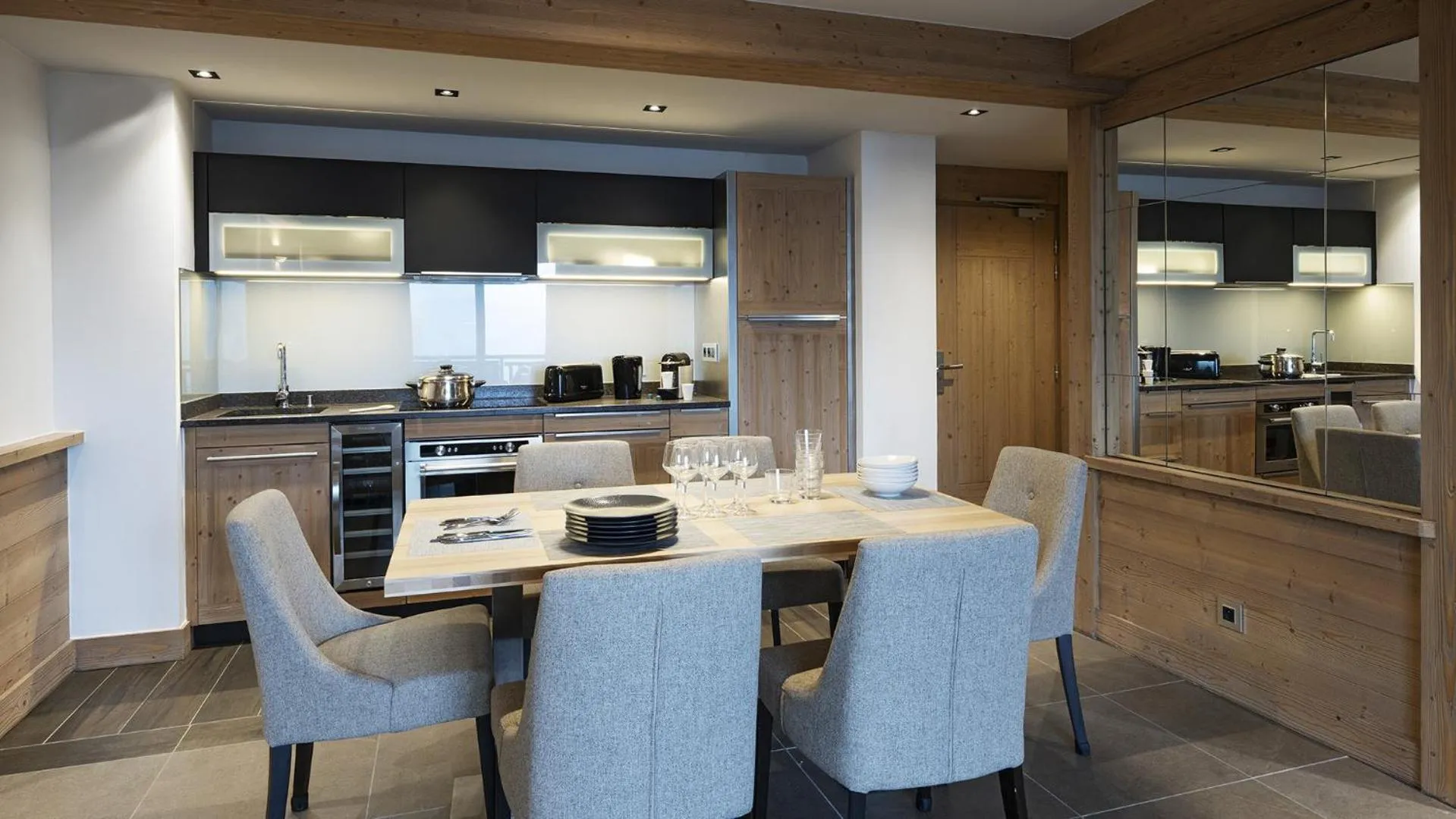 Kitchen or kitchenette in MGM Hôtels & Résidences - Résidence Alpen Lodge