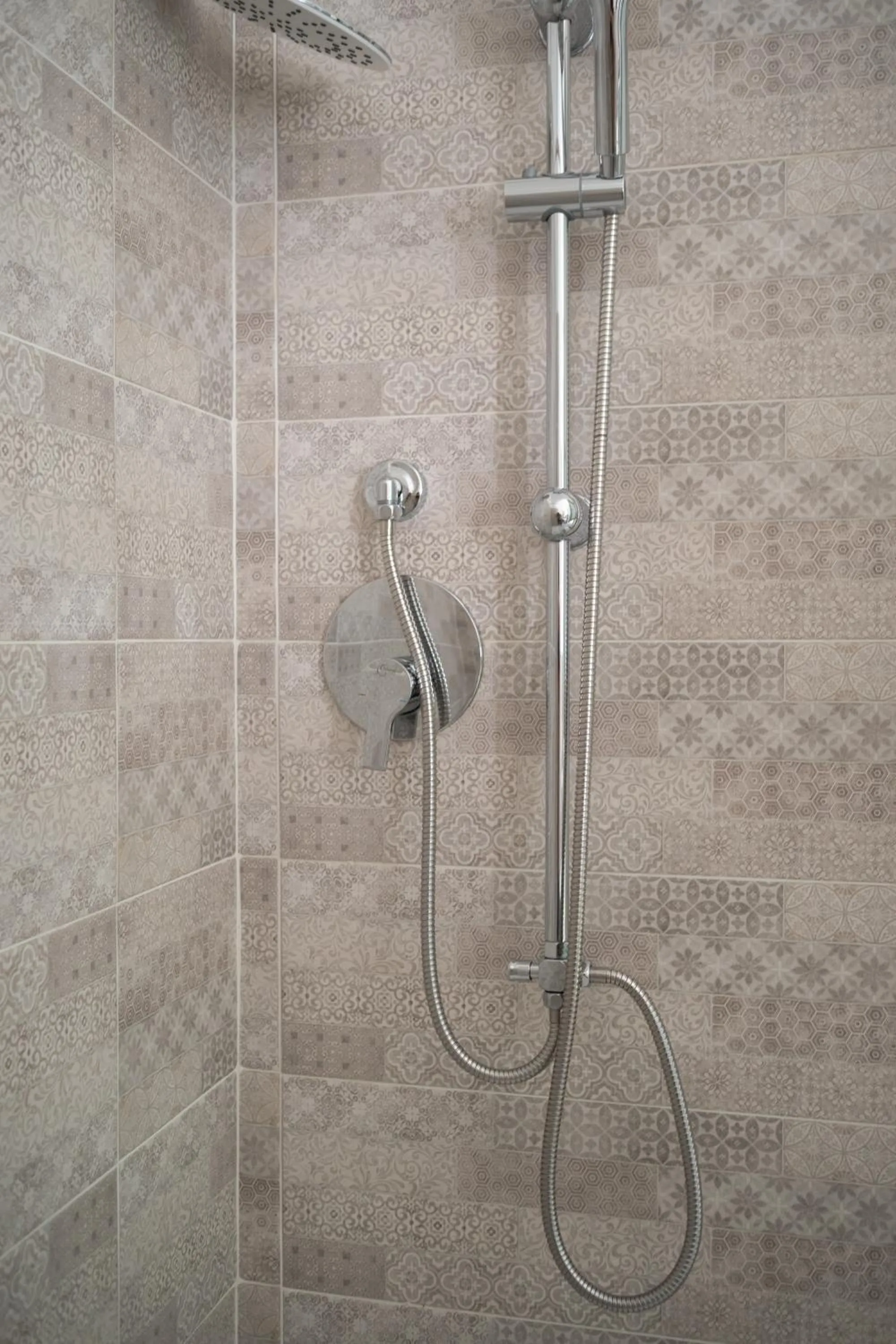 Shower in Intra Rooms