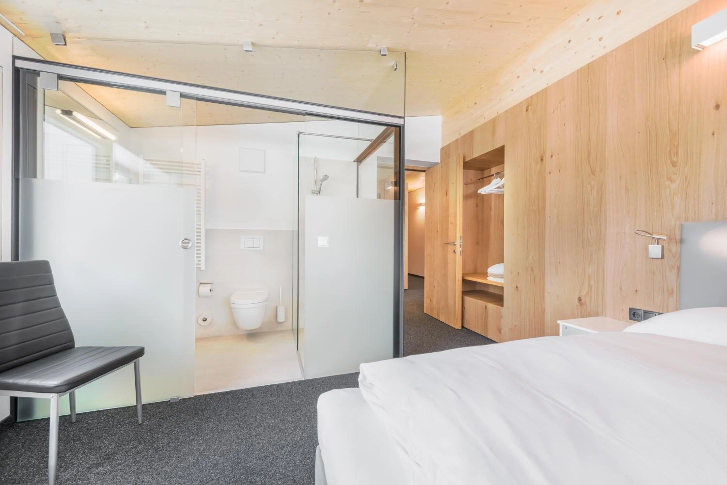 Bathroom, Bed in Hotel Lün