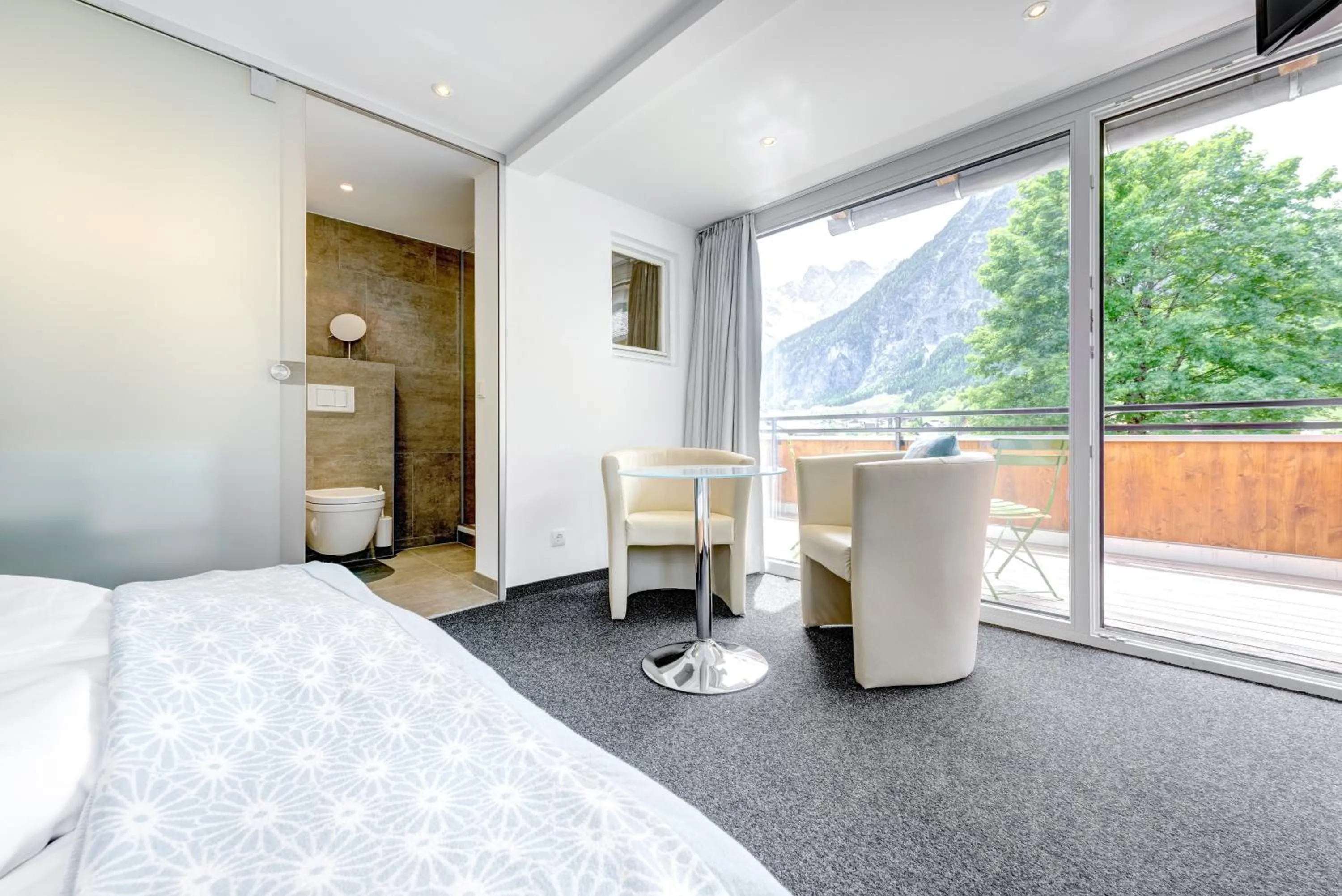 Toilet, Bed in Hotel Lün