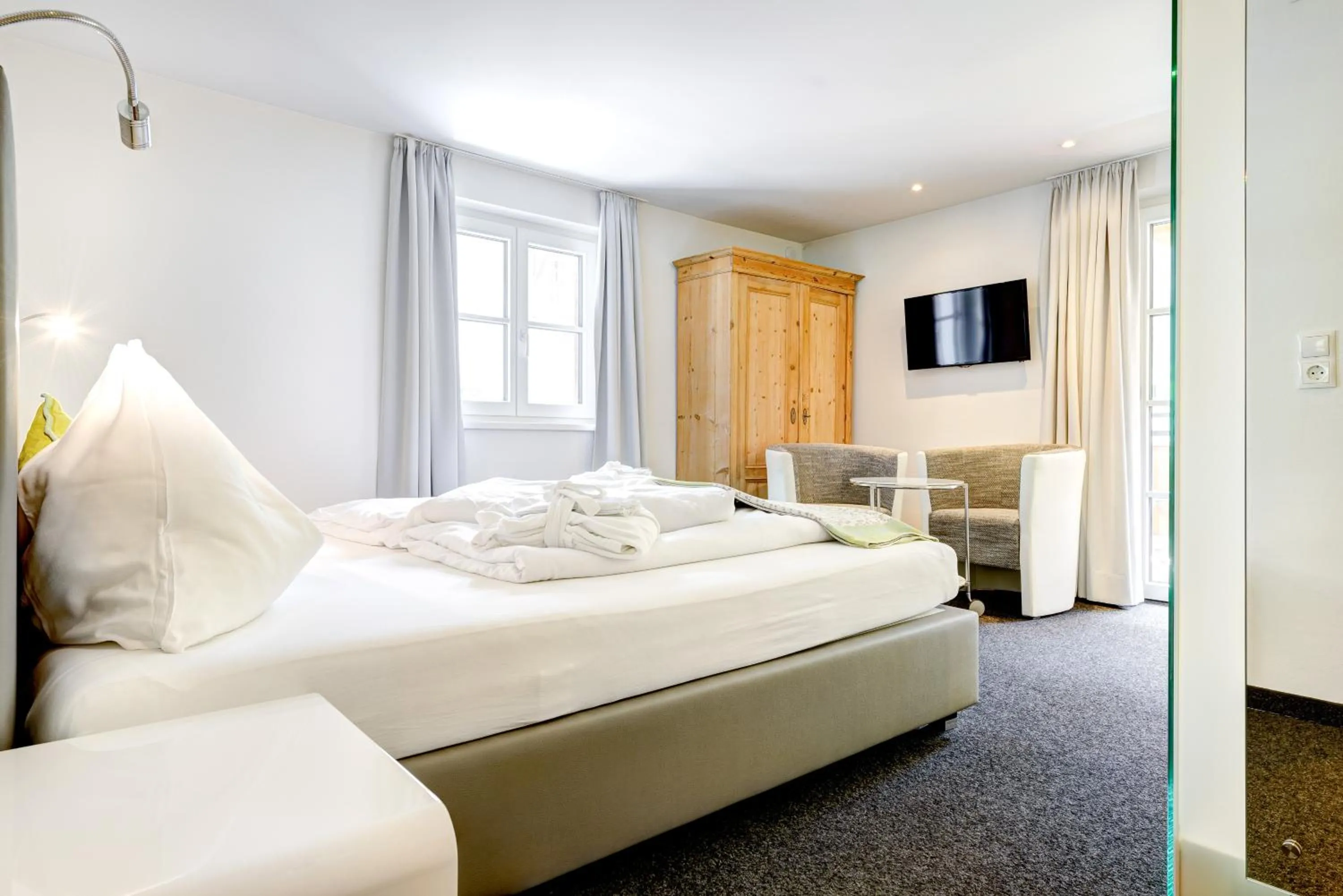 Bedroom, Bed in Hotel Lün