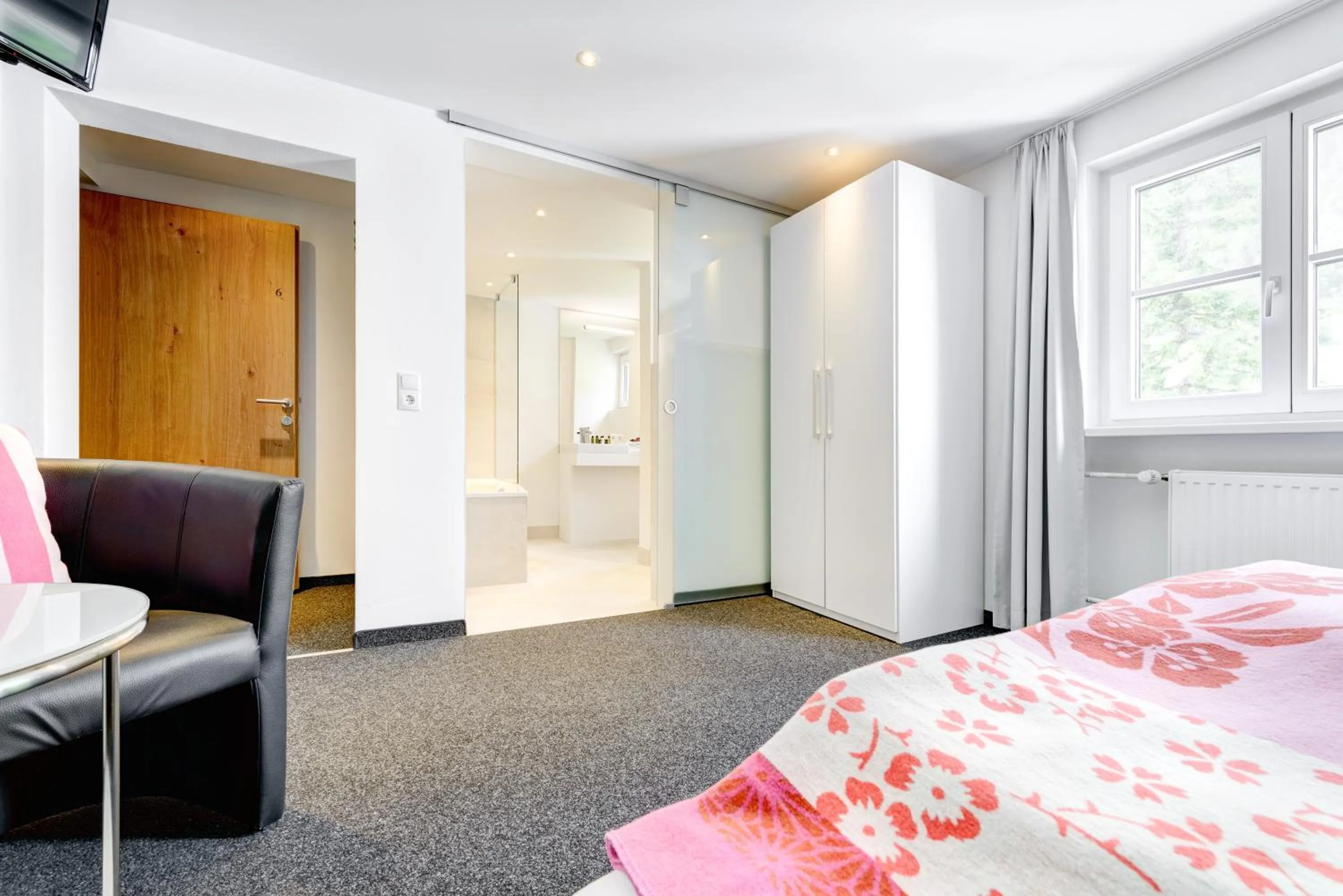 TV and multimedia, Bed in Hotel Lün