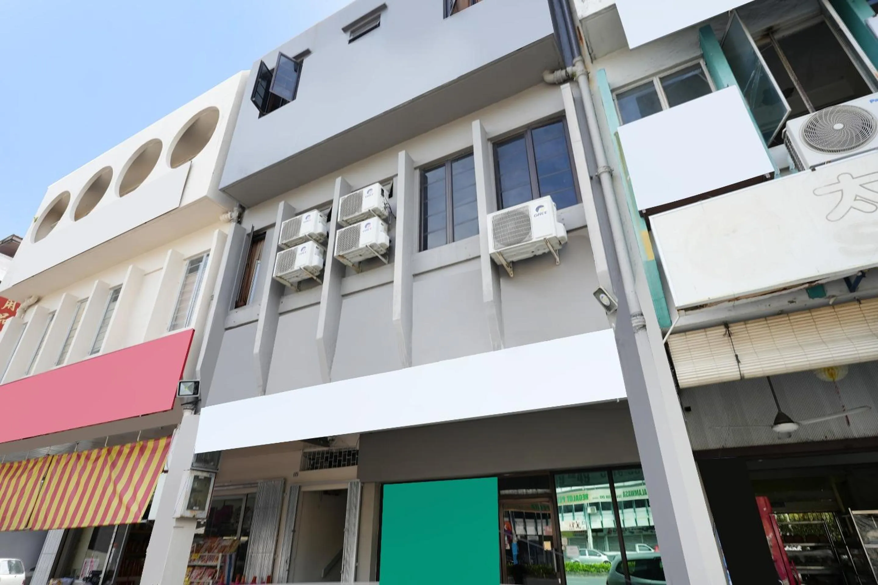 Facade/entrance in Hotel O 365 Nice Stay