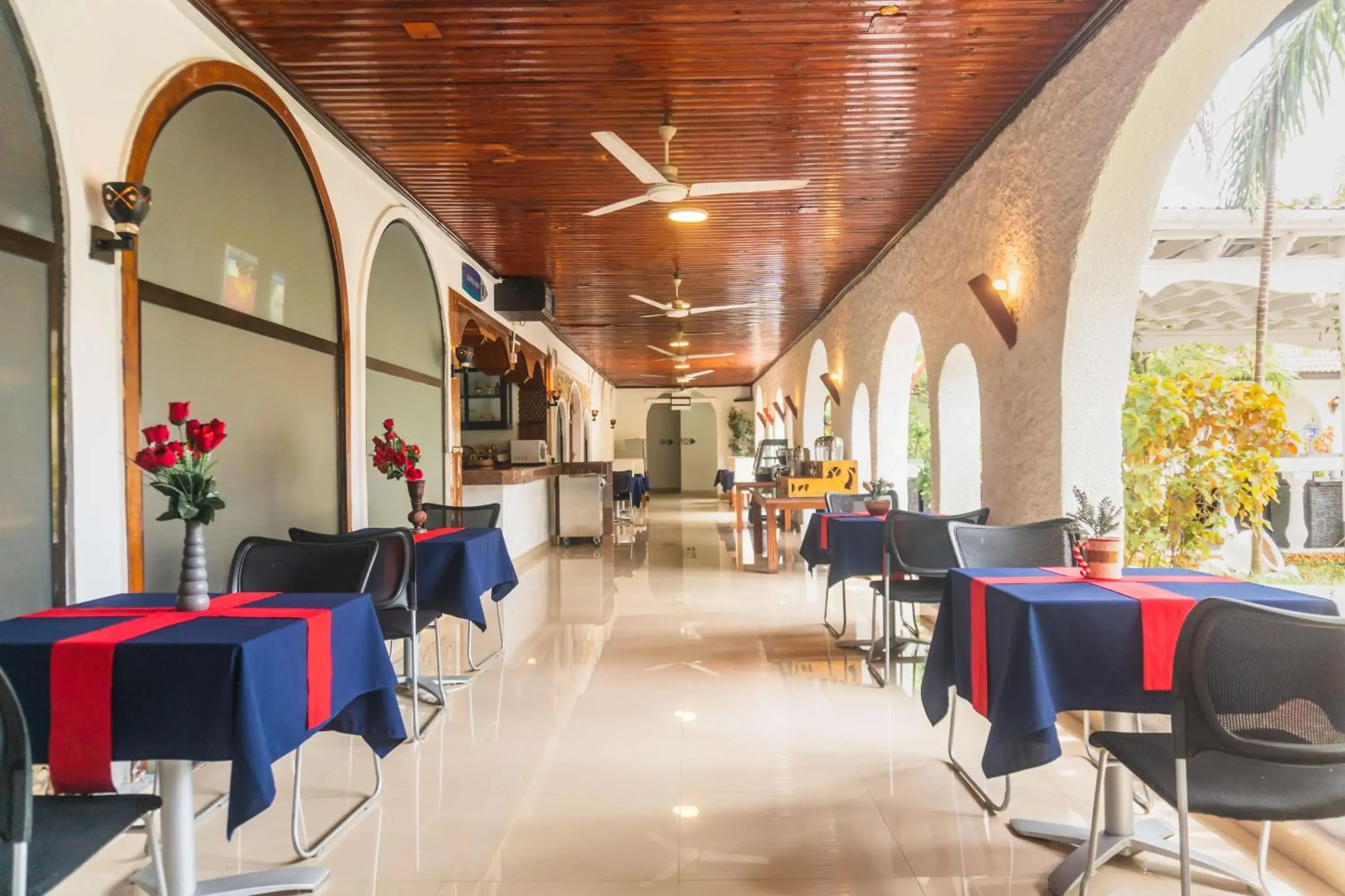 Restaurant/places to eat in Best Western Jangwani Sea Breeze Resort Restaurant/places to eat in Best Western Jangwani Sea Breeze Resort