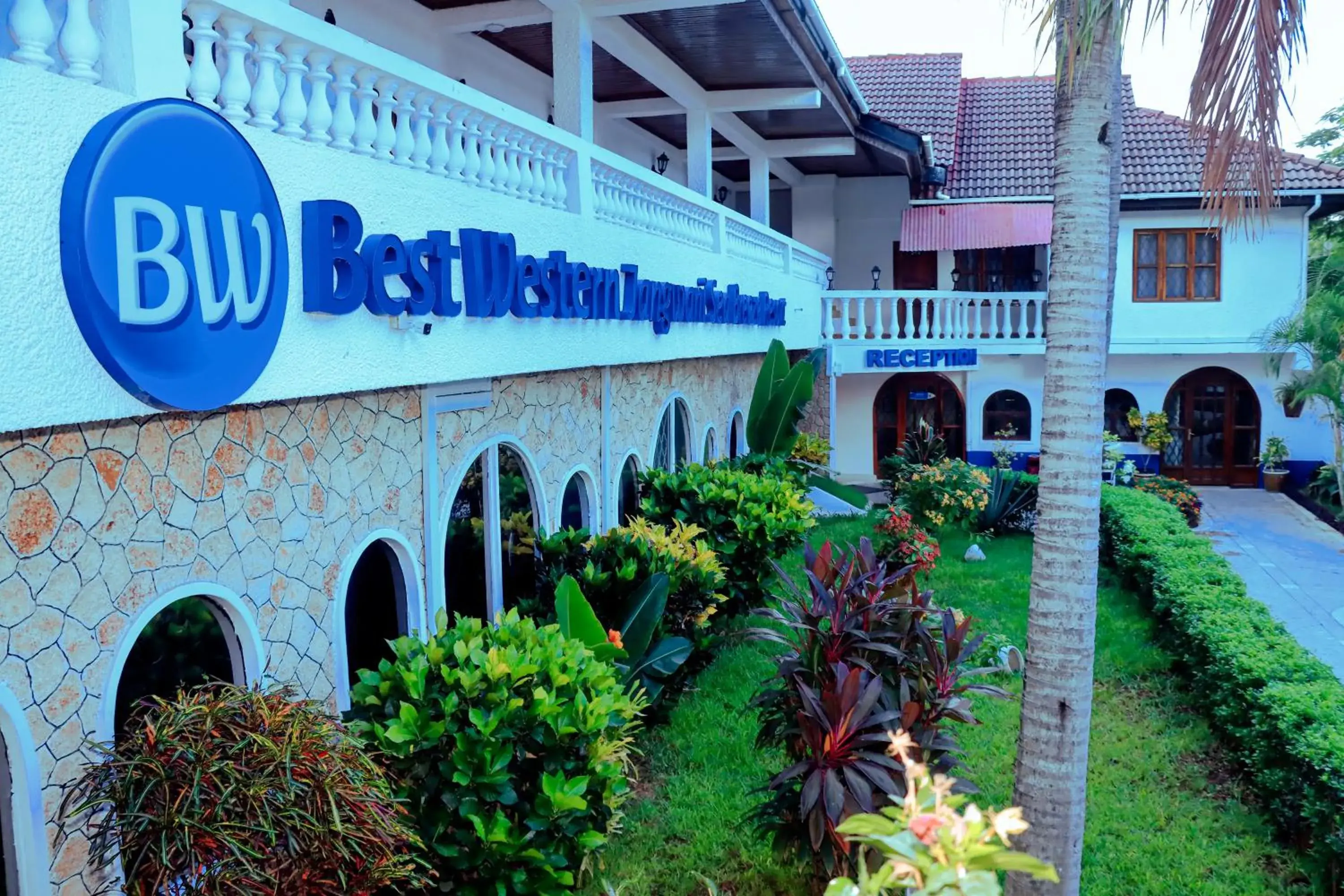 Property building in Best Western Jangwani Sea Breeze Resort Property building in Best Western Jangwani Sea Breeze Resort