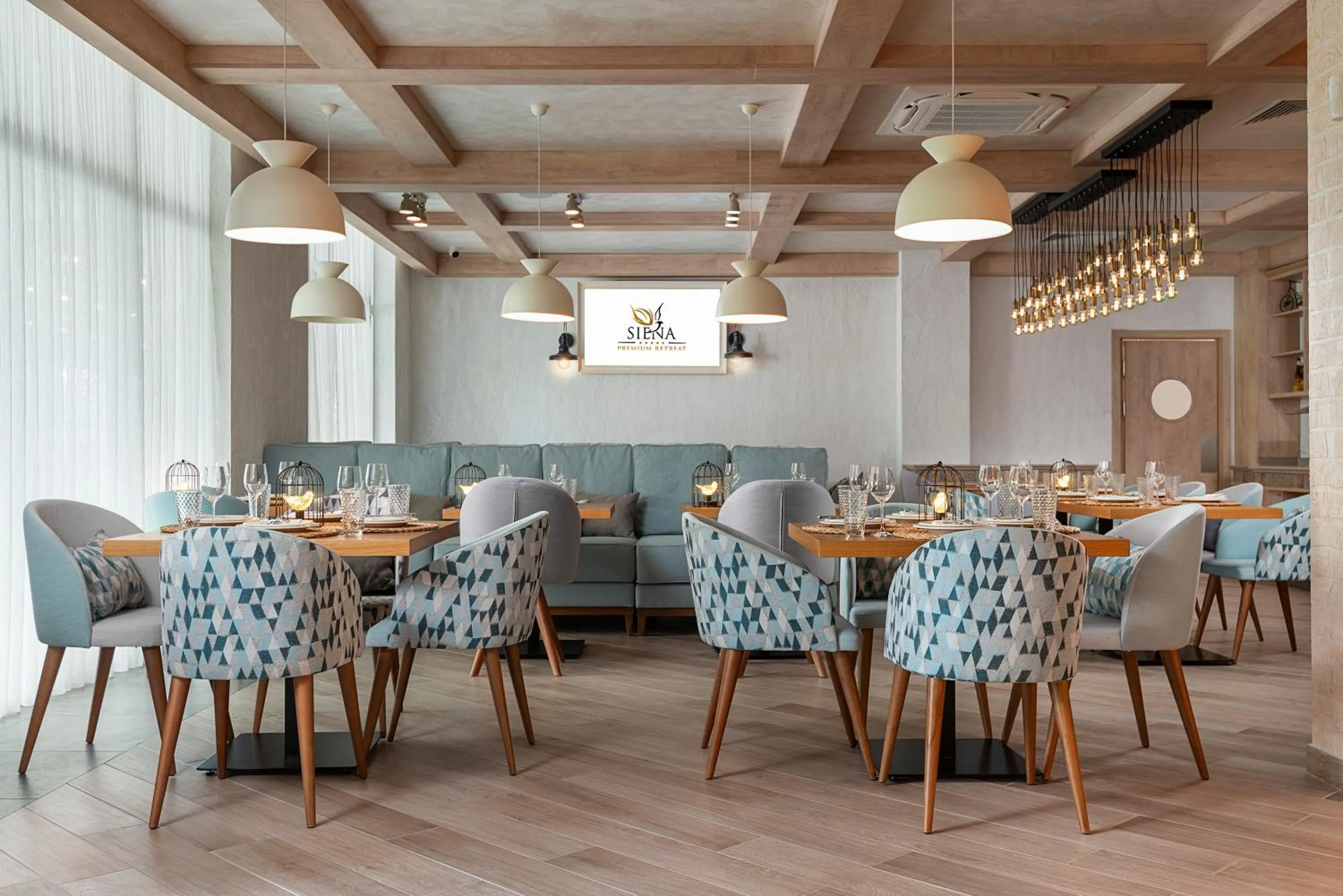 Restaurant/places to eat in Siena Premium Retreat