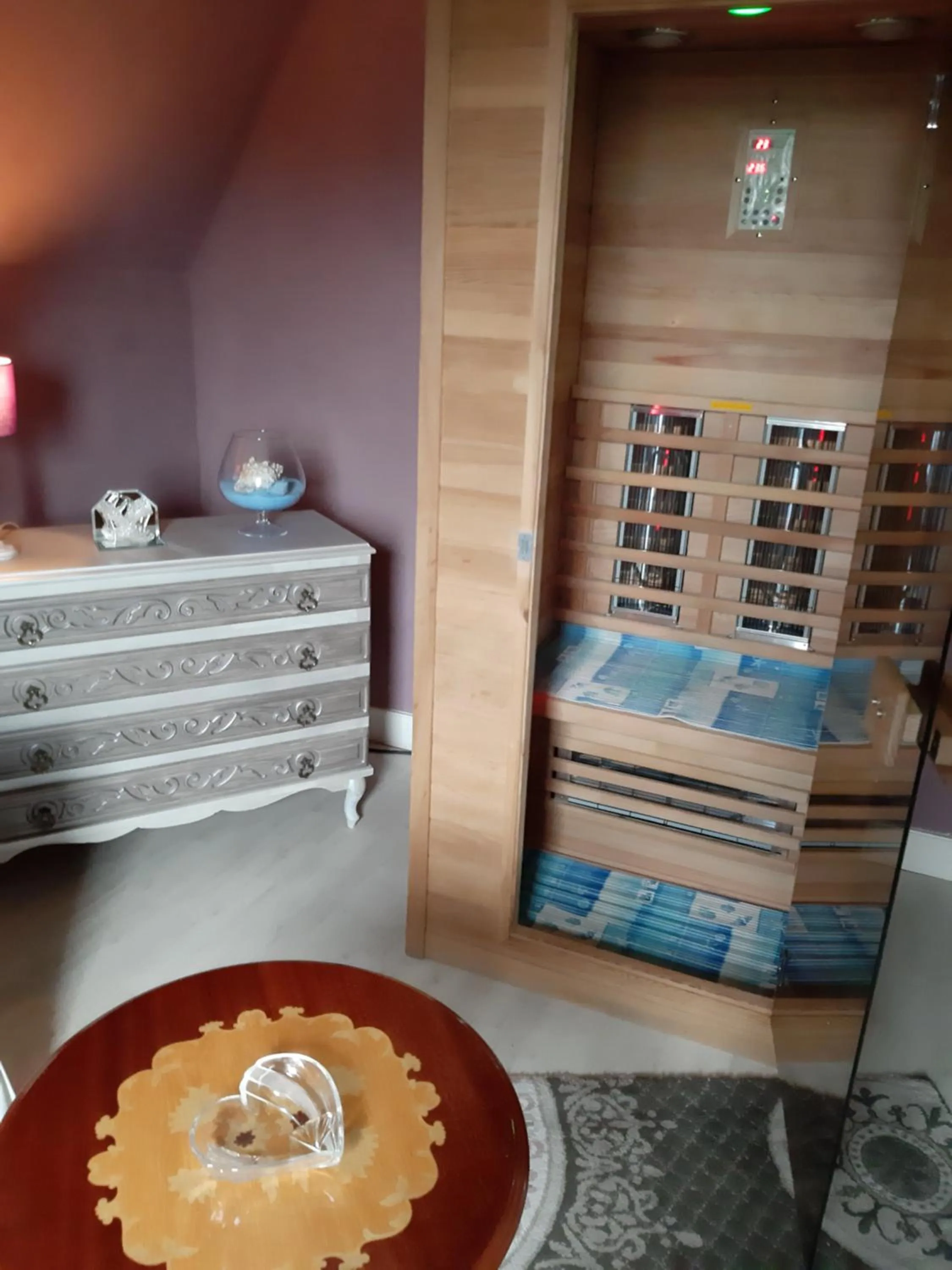 Sauna, Bed in B&B Chatelet Cremers