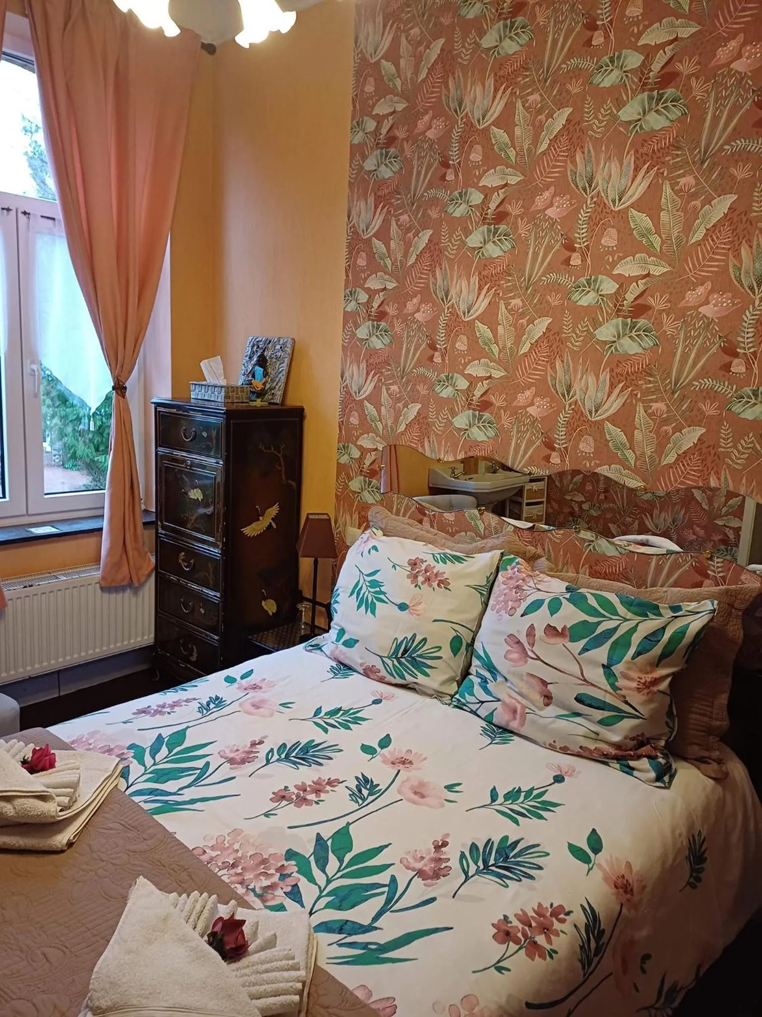 Bed in B&B Chatelet Cremers