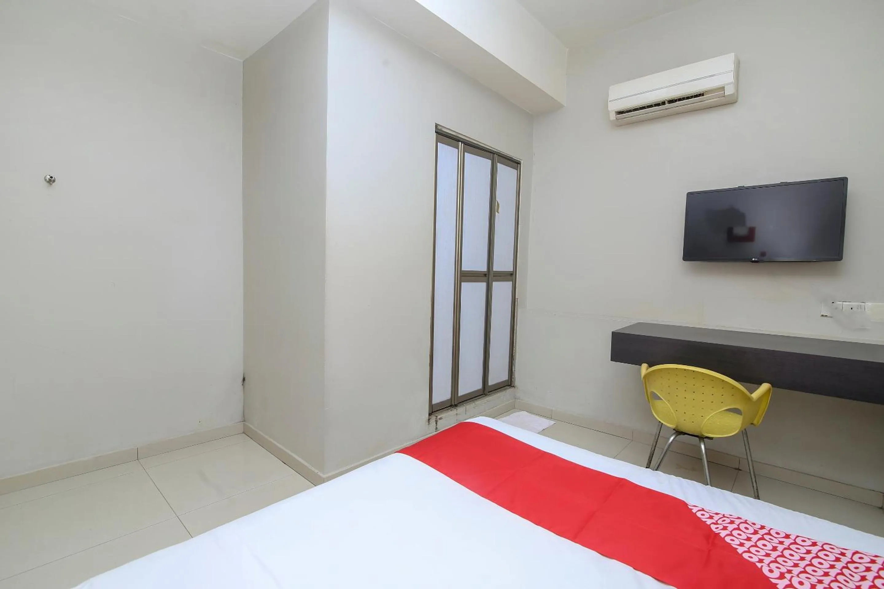 Bedroom, Bed in Hotel O Nice Stay Three Six Five Services