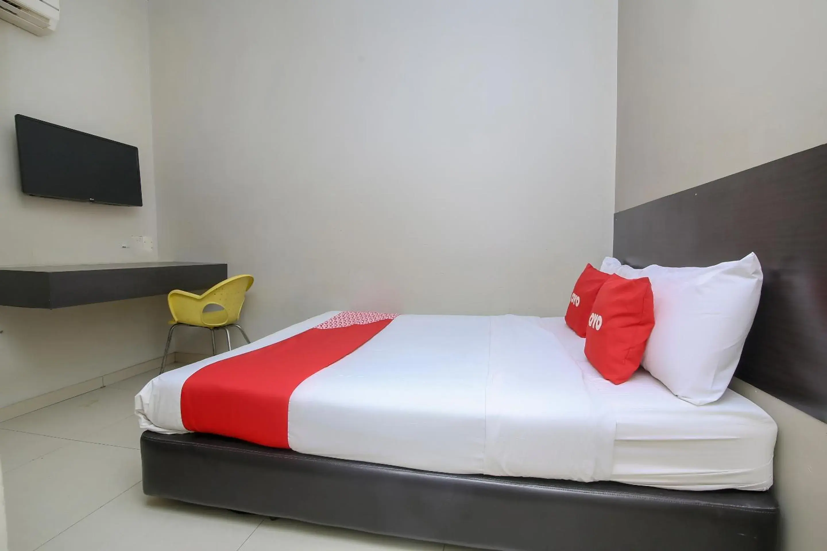 Bedroom, Bed in Hotel O Nice Stay Three Six Five Services Bedroom, Bed in Hotel O Nice Stay Three Six Five Services