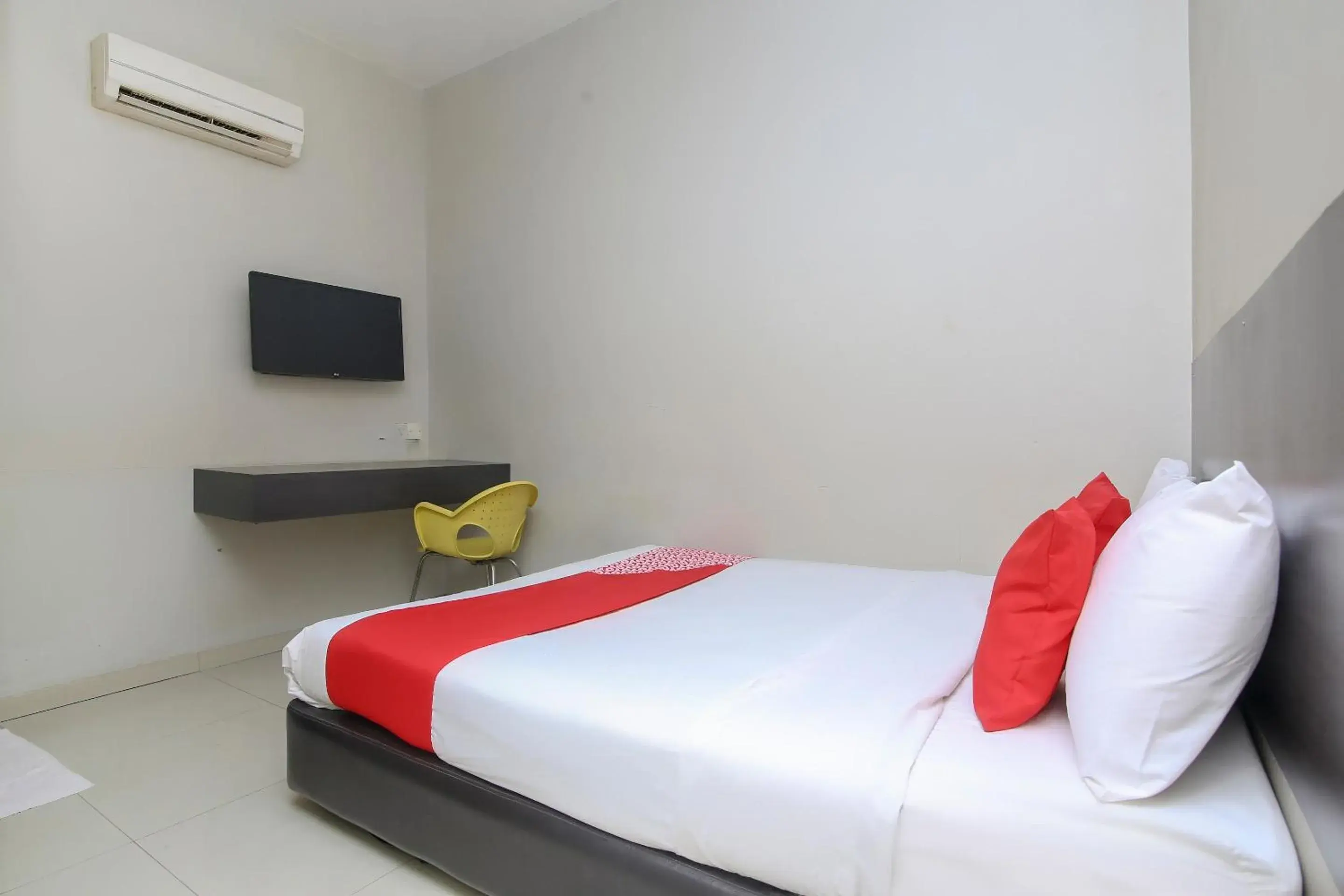 Bedroom, Bed in Hotel O Nice Stay Three Six Five Services Bedroom, Bed in Hotel O Nice Stay Three Six Five Services