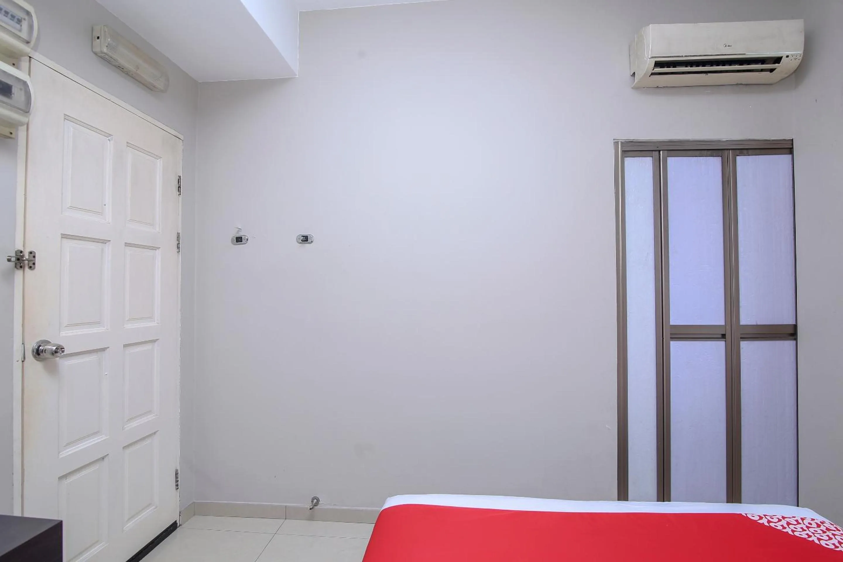 Bedroom, Bed in Hotel O Nice Stay Three Six Five Services