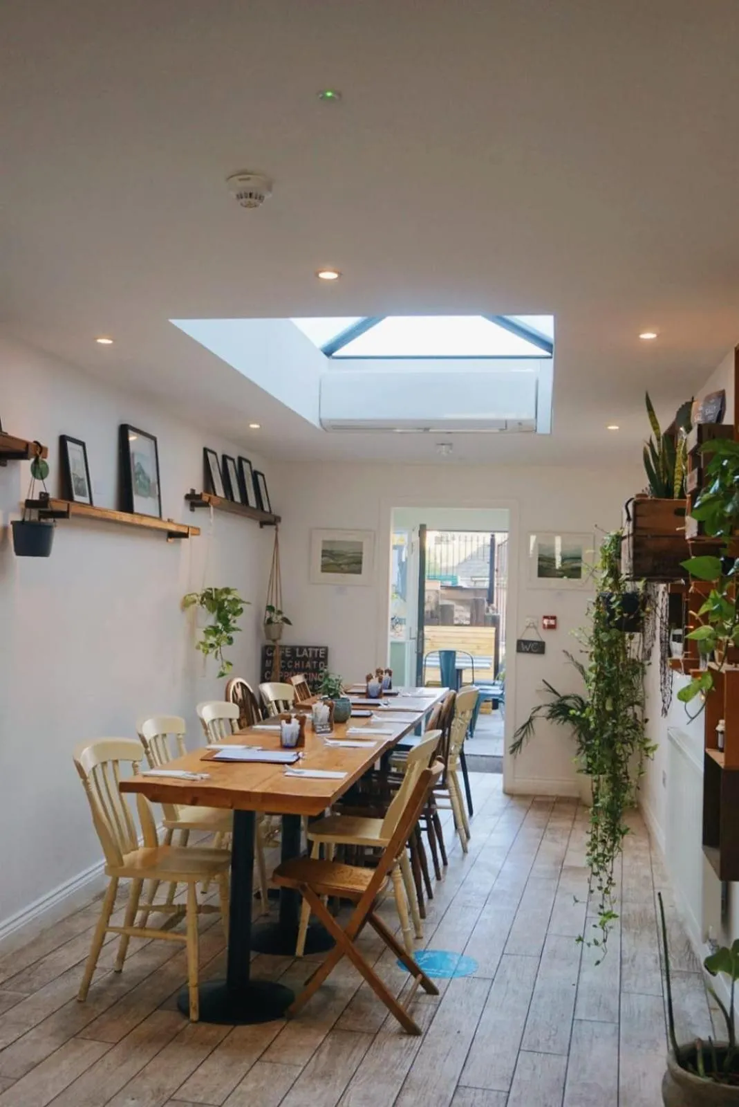 Restaurant/places to eat in Upstairs at 33 - Self check in boutique accommodation in Worcester Centre