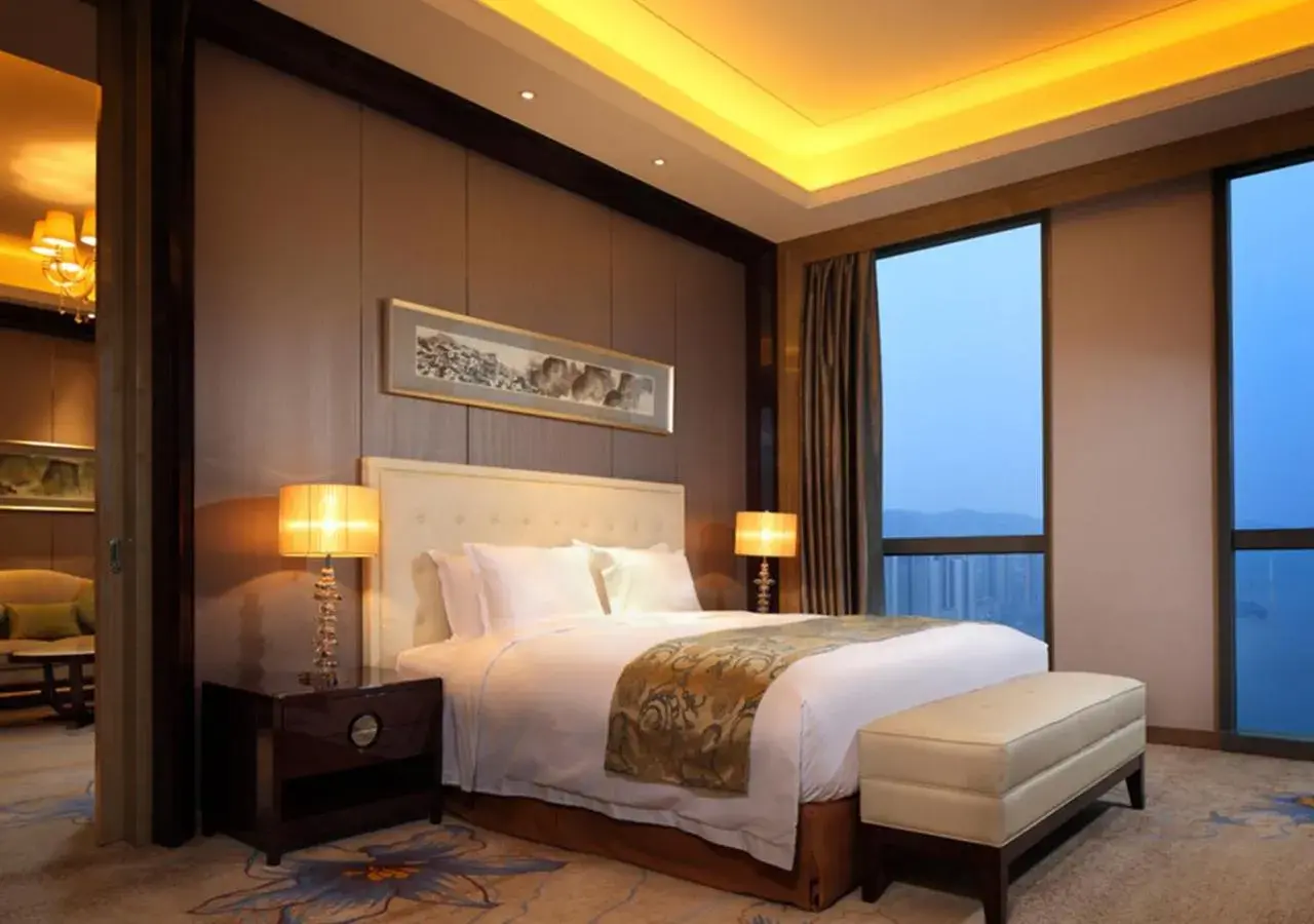 Deluxe King Suite - single occupancy - Lounge Access in DoubleTree by Hilton Chongqing Wanzhou Deluxe King Suite - single occupancy - Lounge Access in DoubleTree by Hilton Chongqing Wanzhou