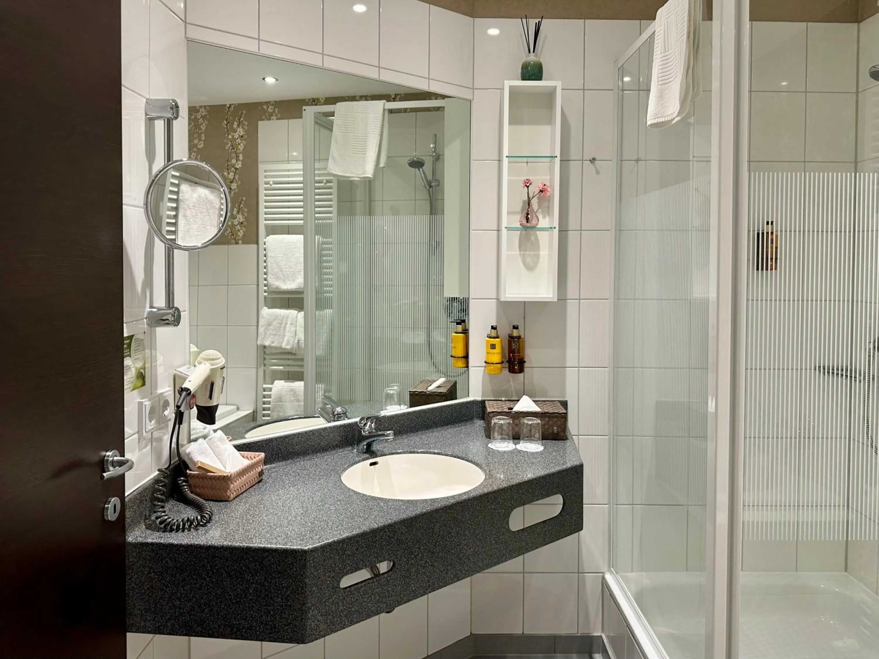 Shower in MUNTE - Wellnesshotel am Stadtwald