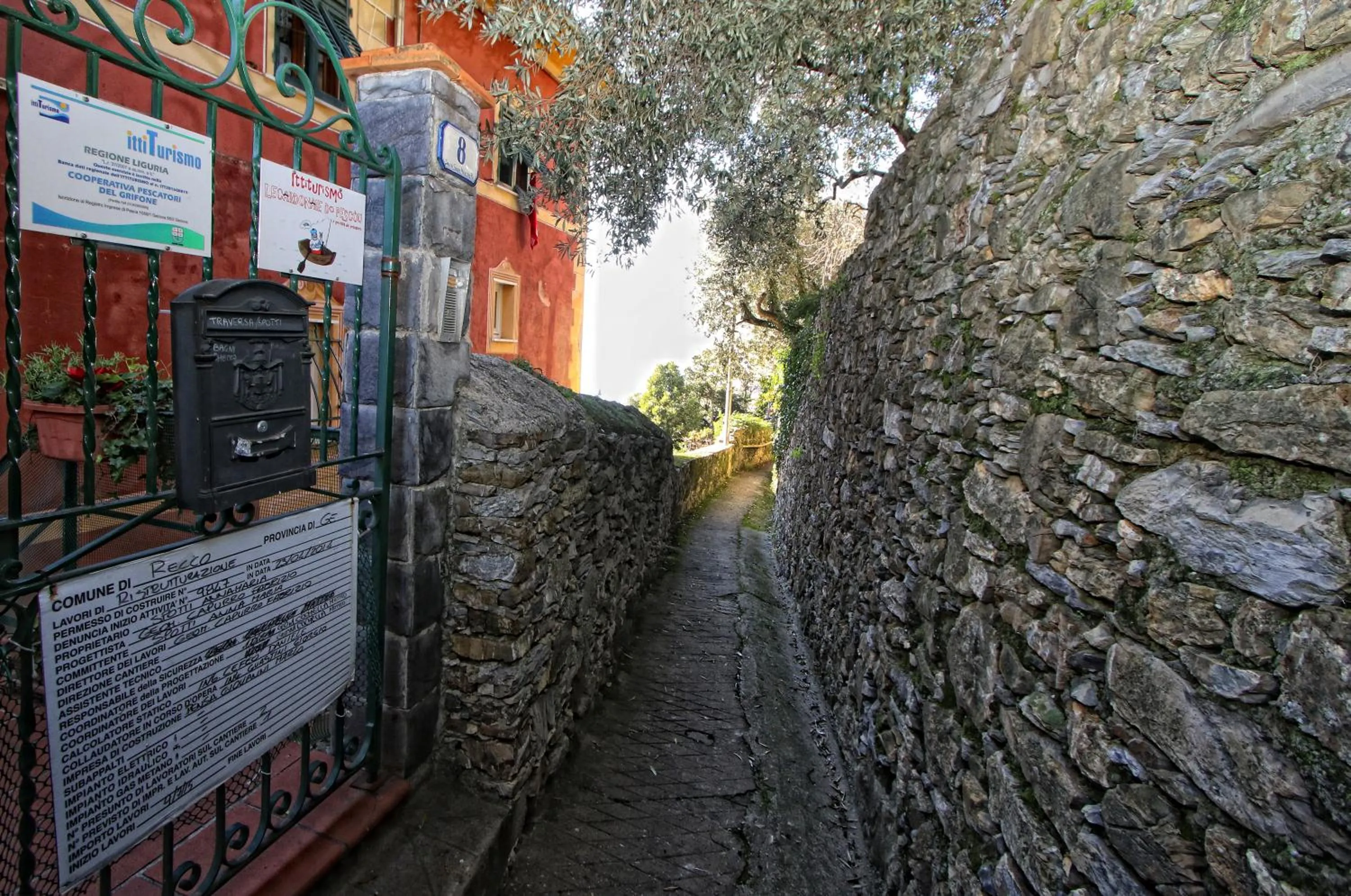 Facade/entrance in Il Cuoco Pescatore, Ittiturismo Lecardònaie du Pescòu