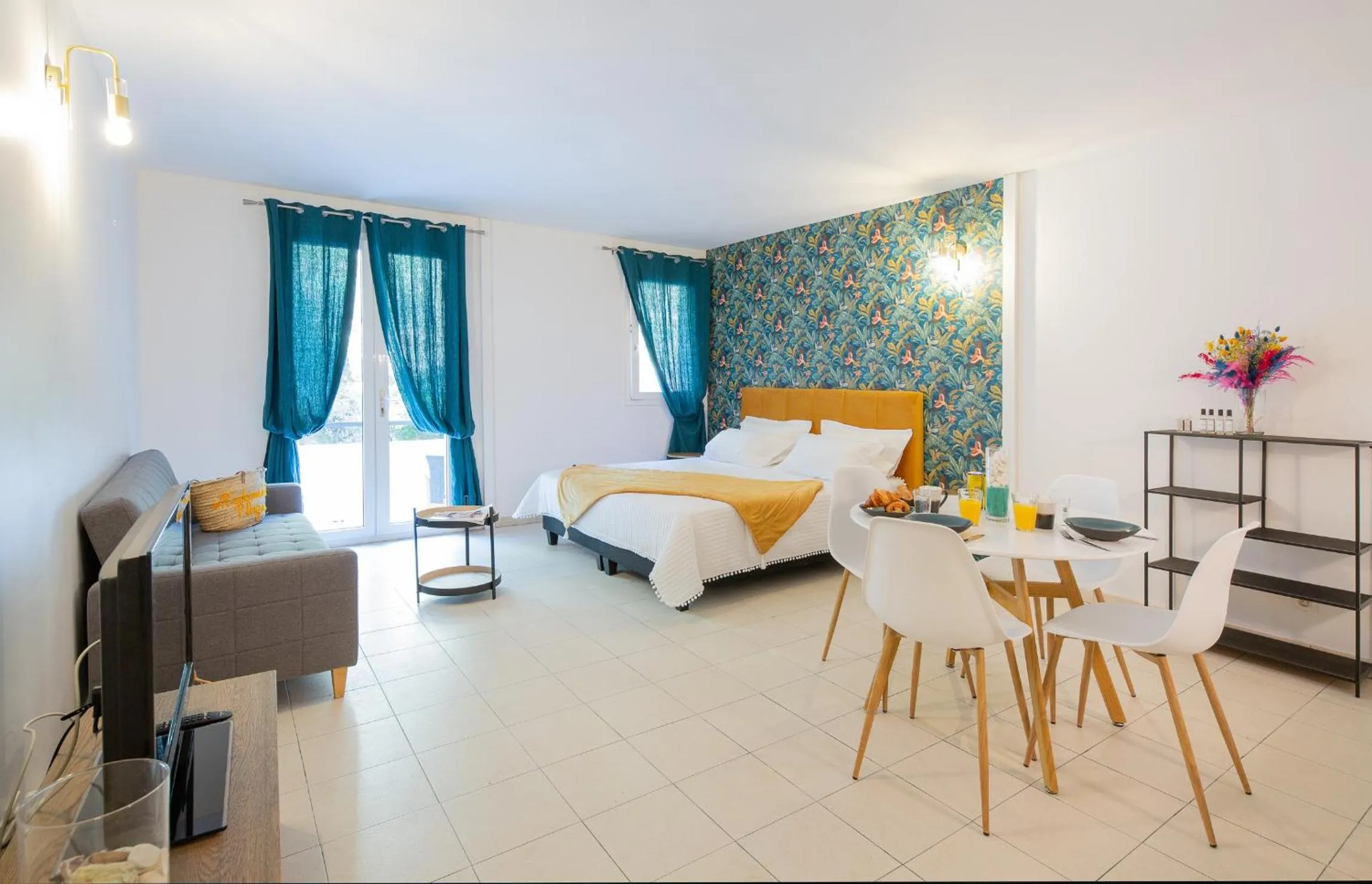 Bed in Hôtel & Suites San Roccu