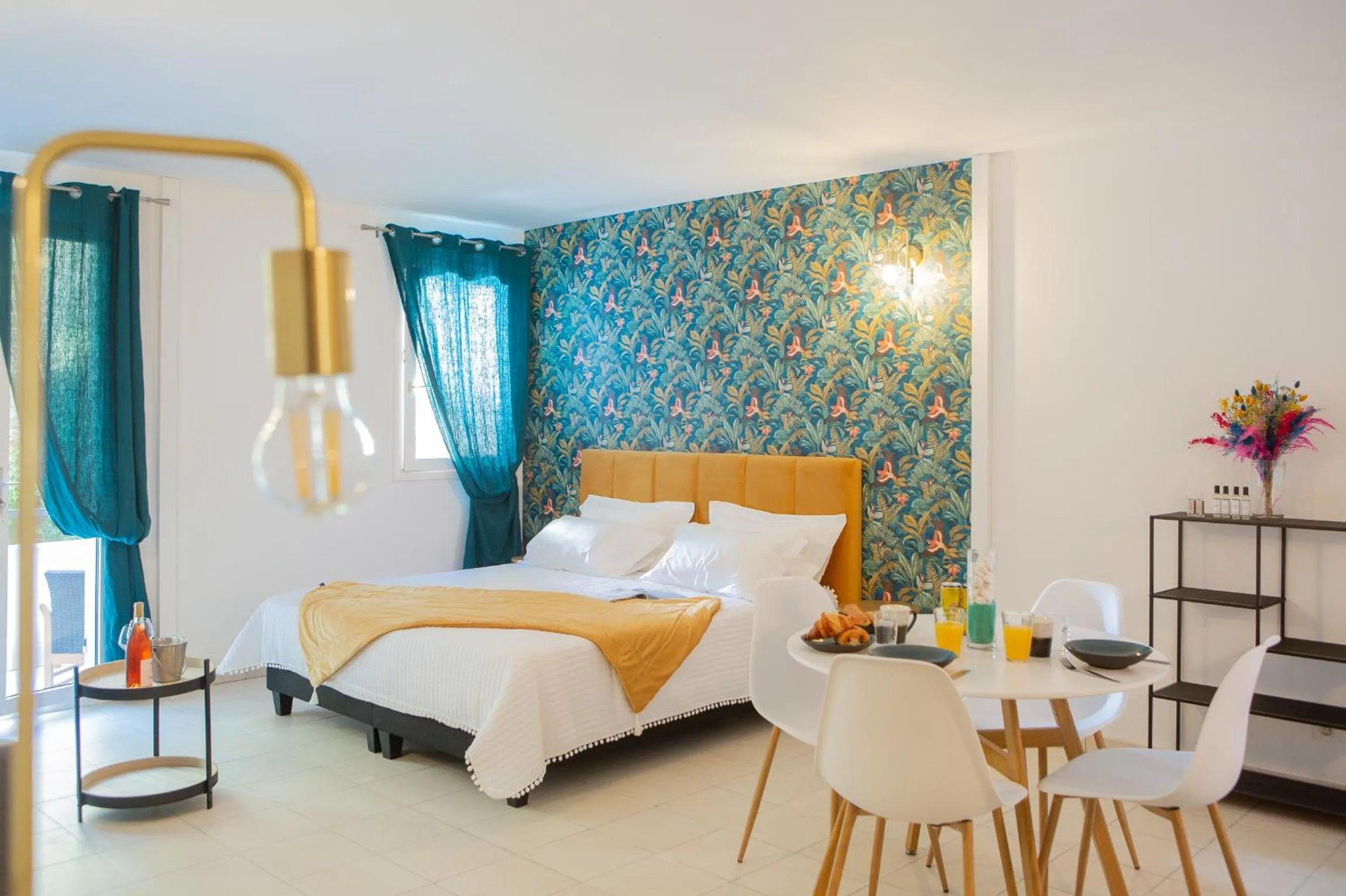 Photo of the whole room, Bed in Hôtel & Suites San Roccu