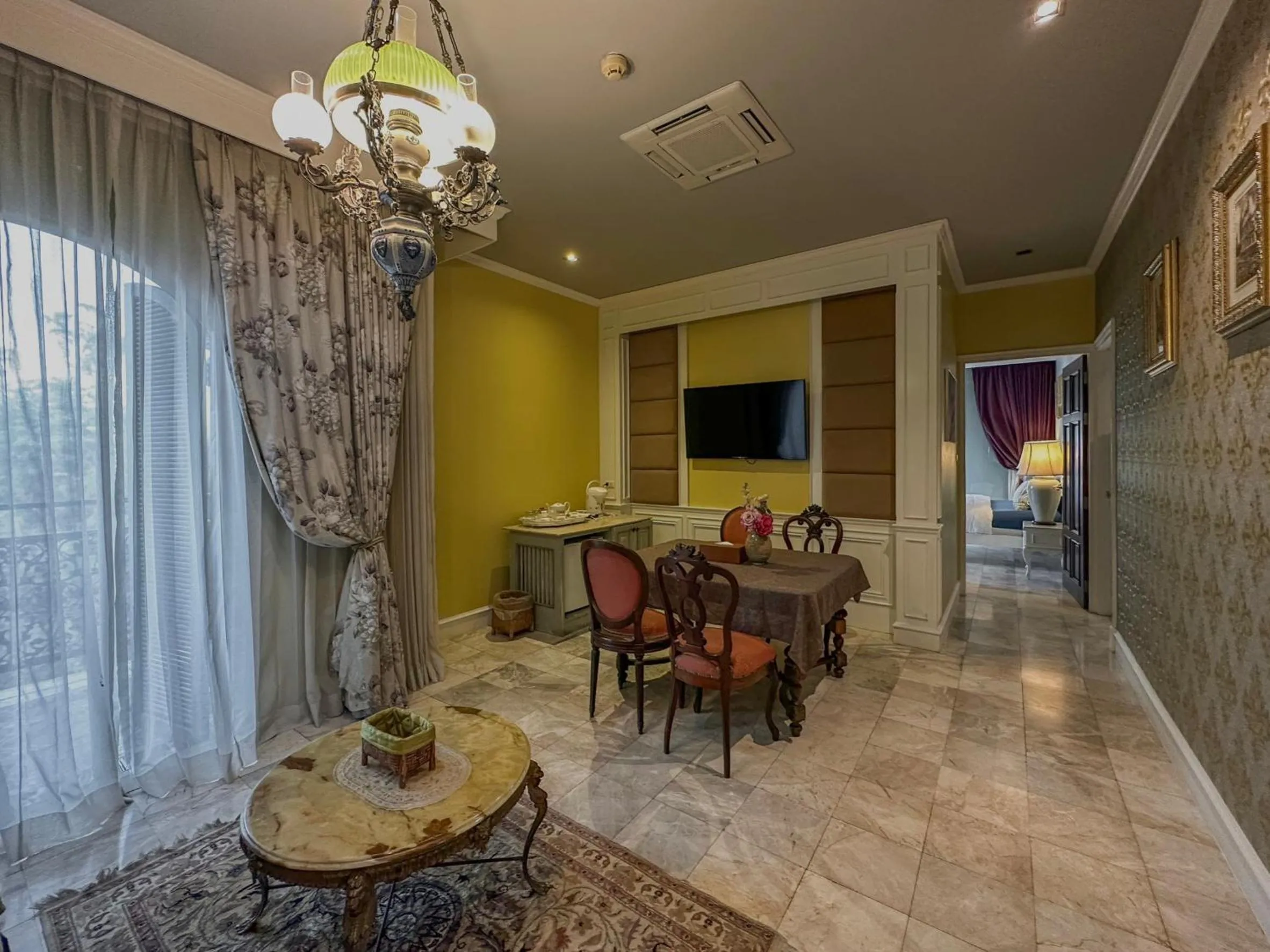 At Pingnakorn Huaykaew