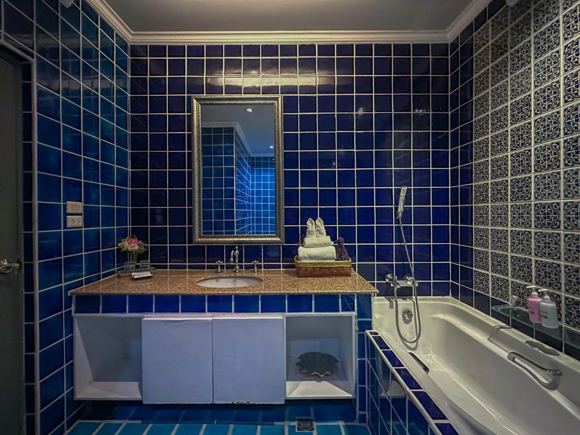 At Pingnakorn Huaykaew