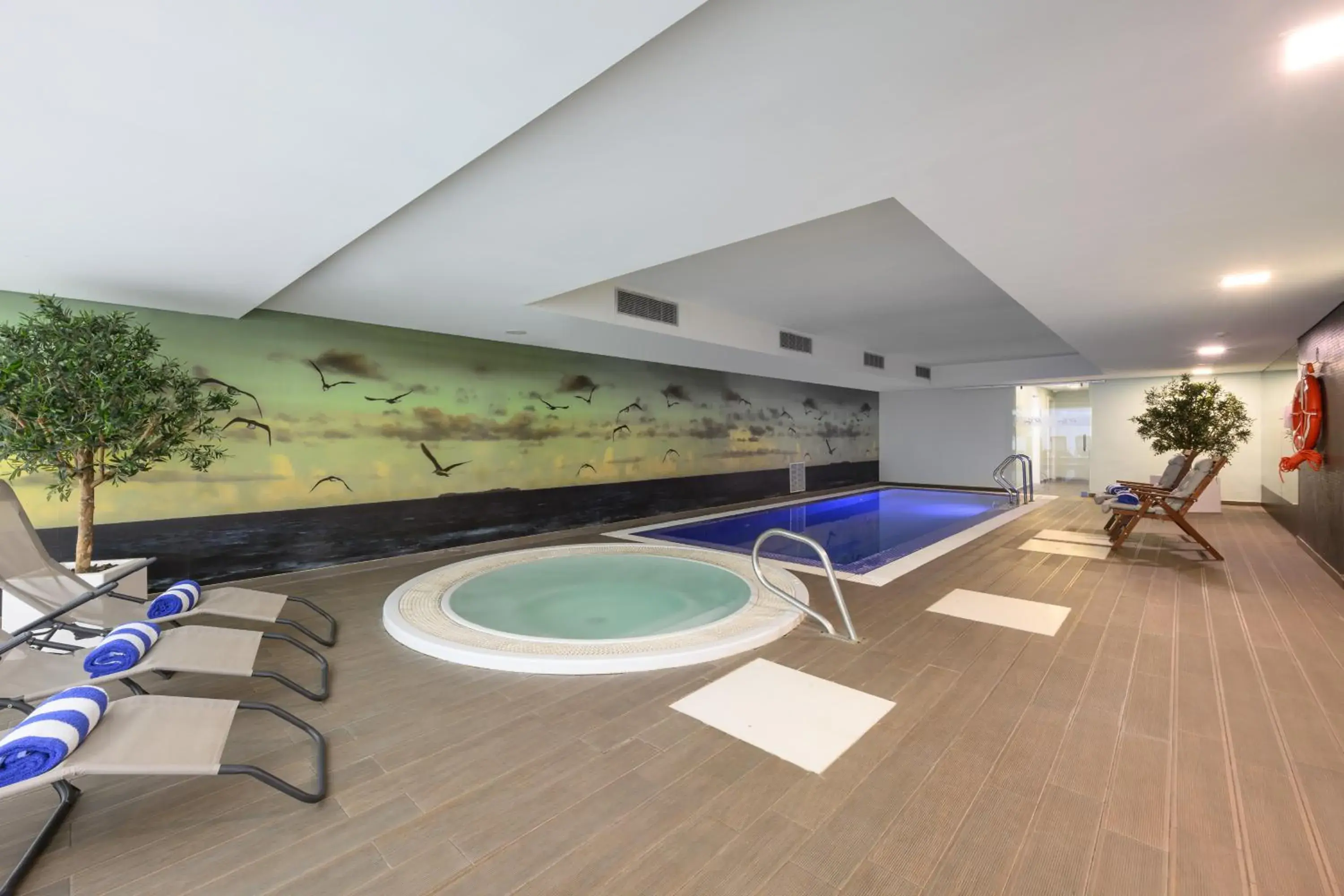 Swimming pool in Melia Setubal Swimming pool in Melia Setubal