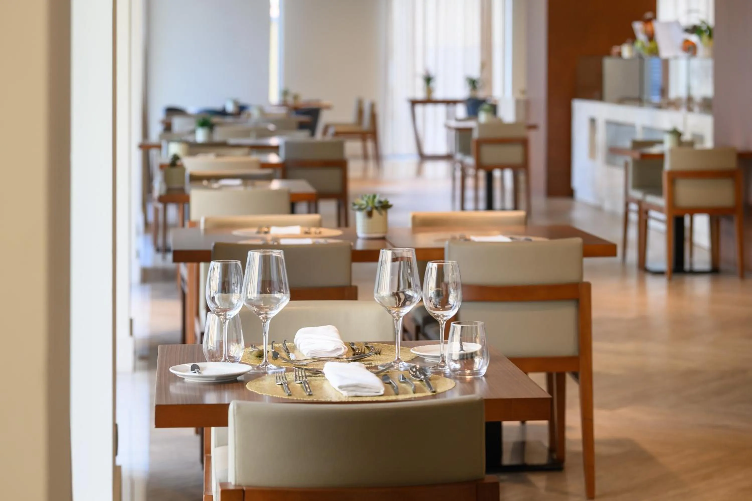 Restaurant/places to eat in Melia Setubal