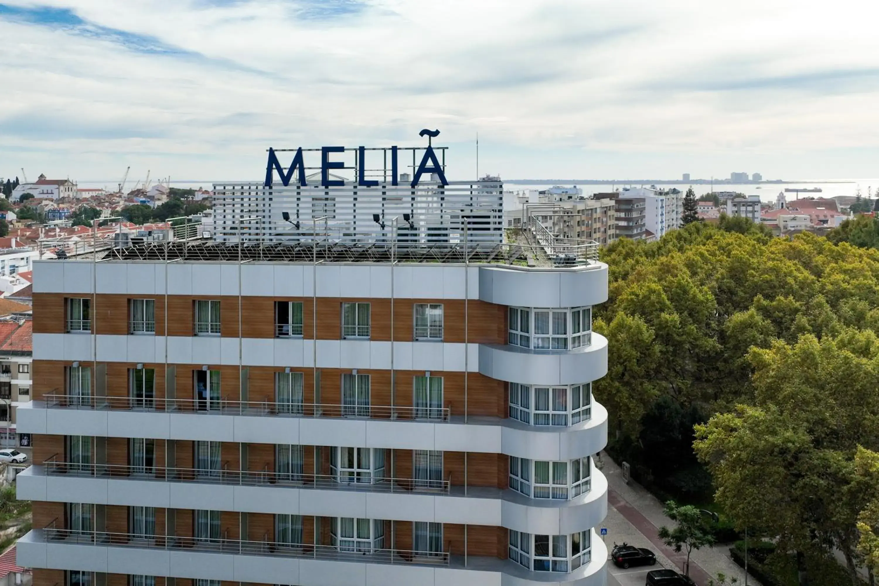 Property building in Melia Setubal Property building in Melia Setubal