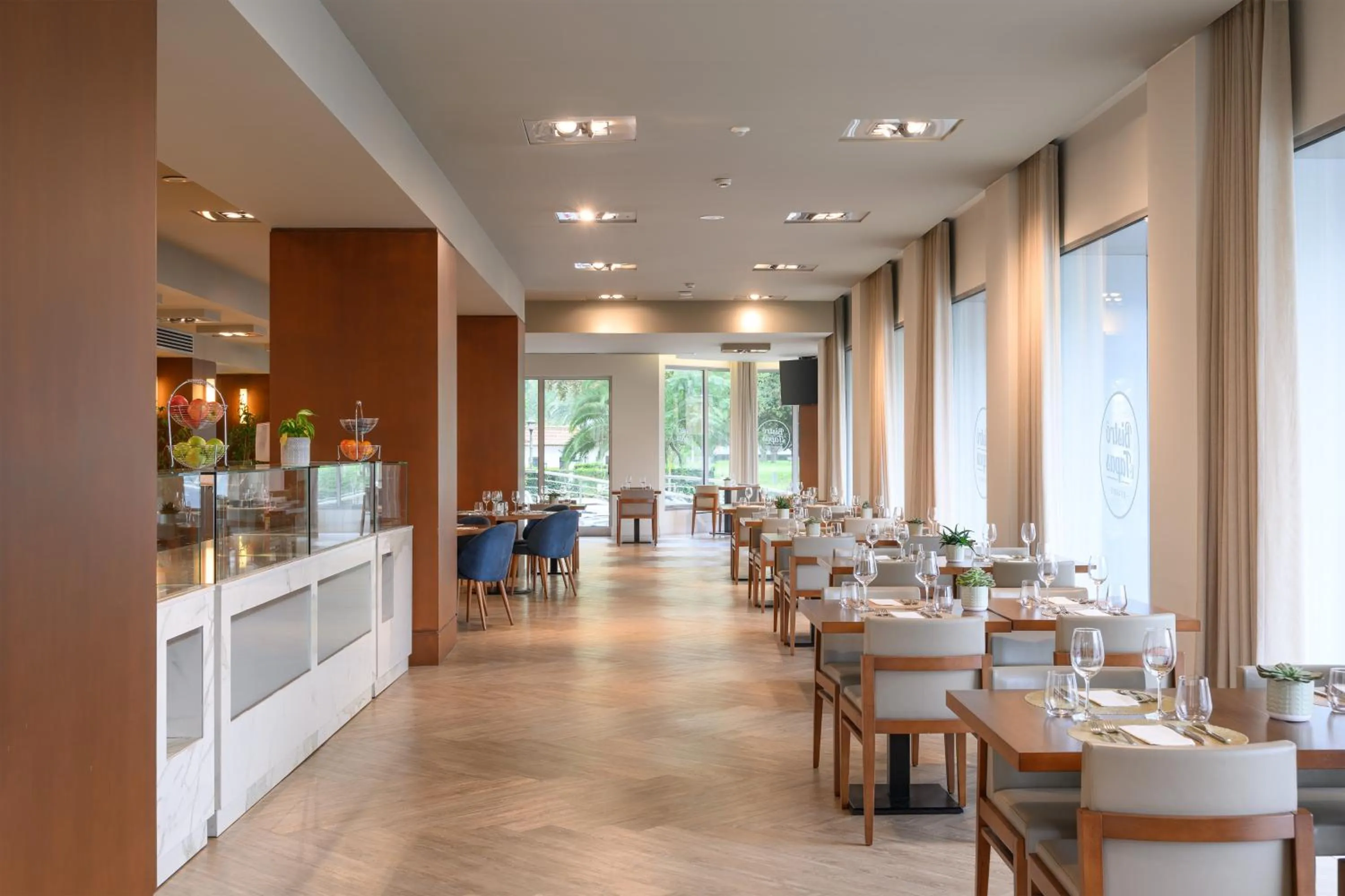 Restaurant/places to eat in Melia Setubal