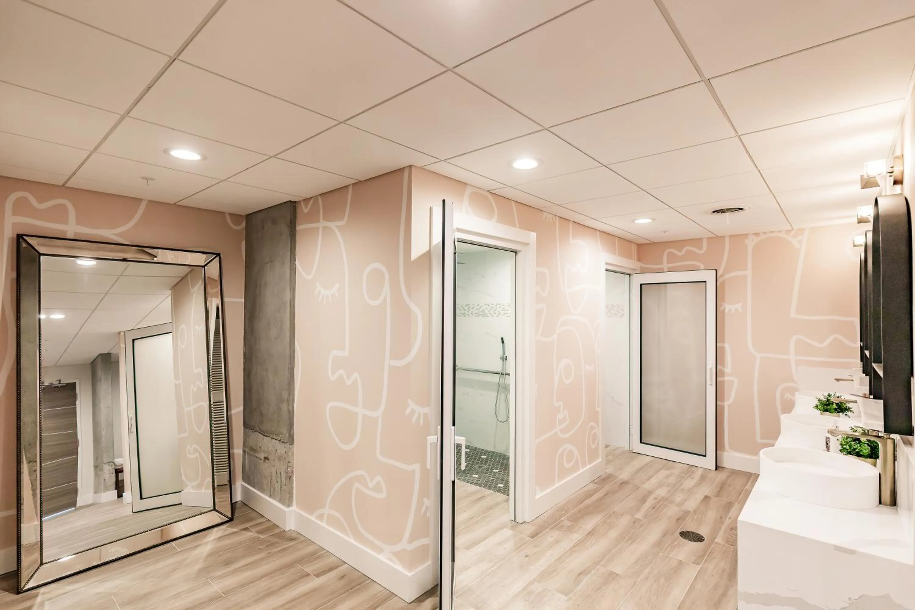 Shower in Kompose Boutique Hotel Sarasota