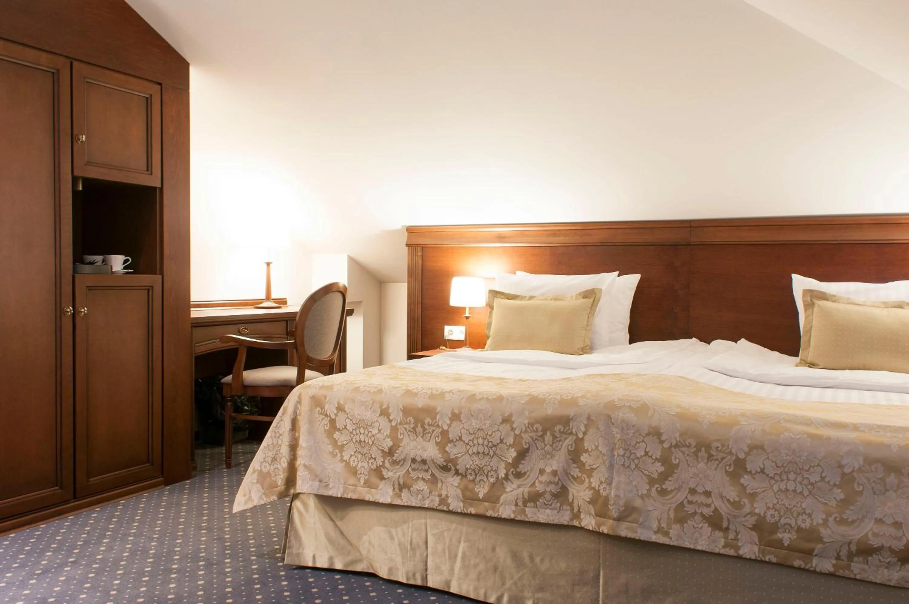 Bed in Hotel Splendor