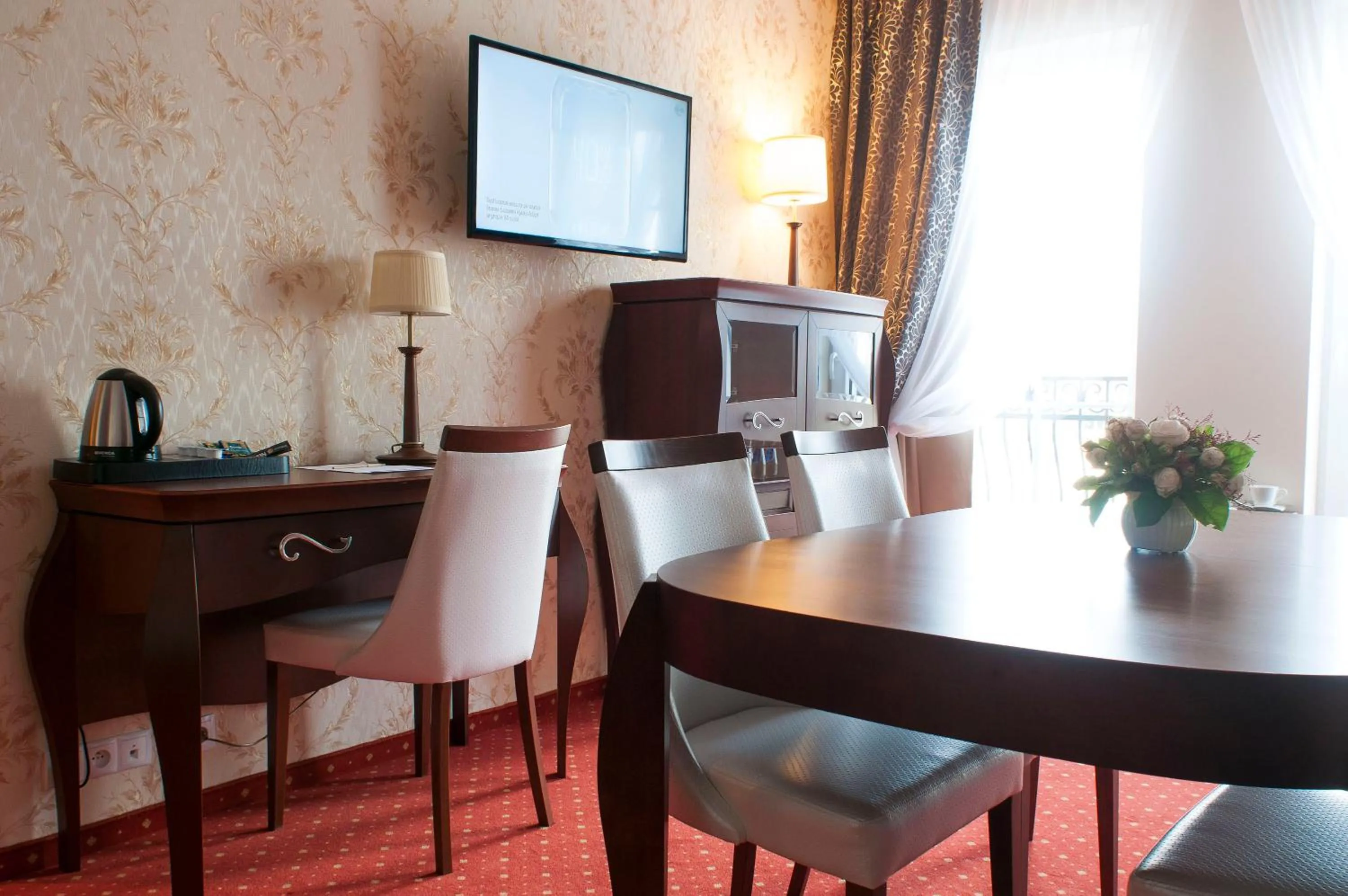 One-Bedroom Apartment with Balcony in Hotel Splendor