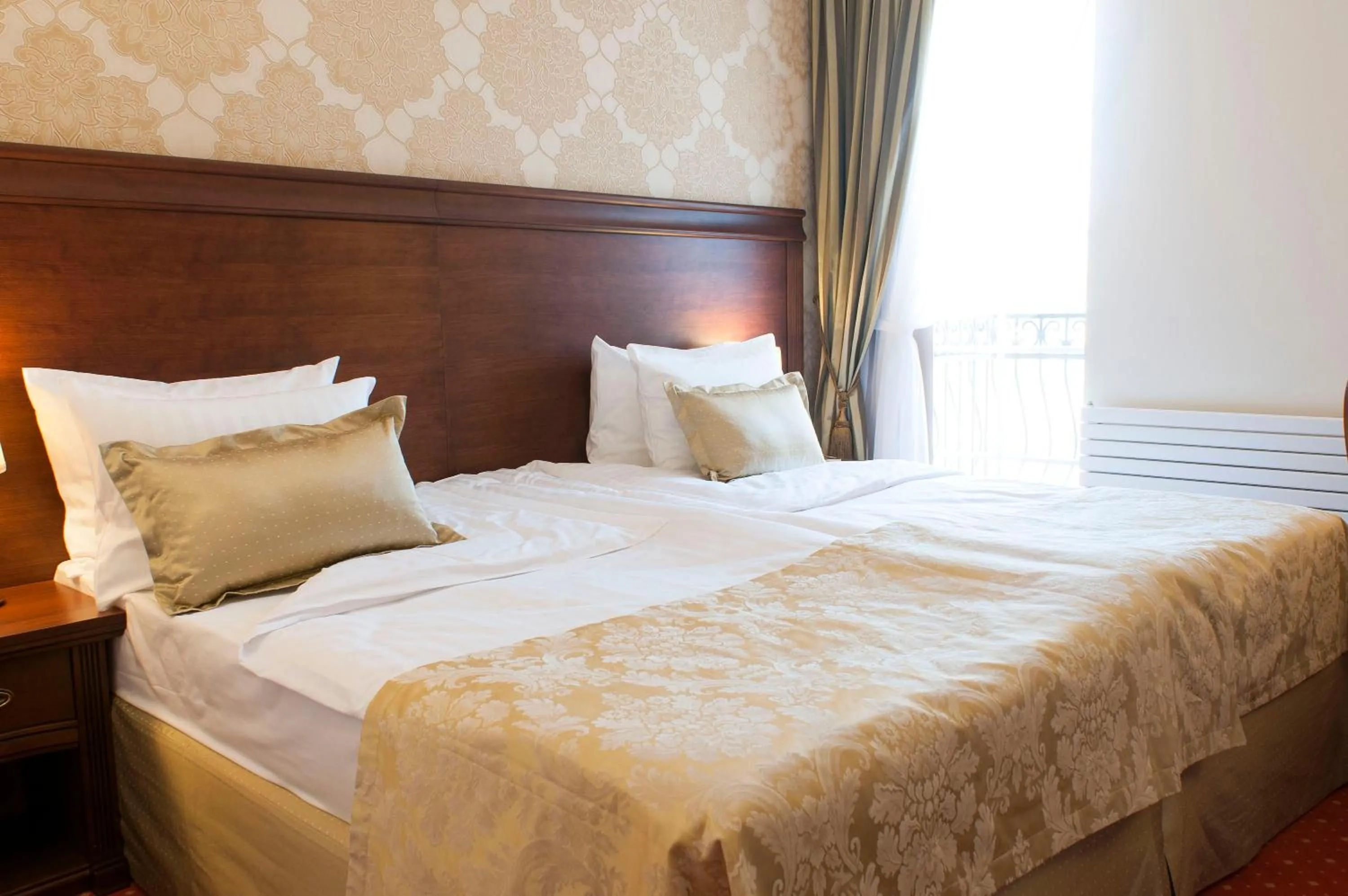 Bed in Hotel Splendor