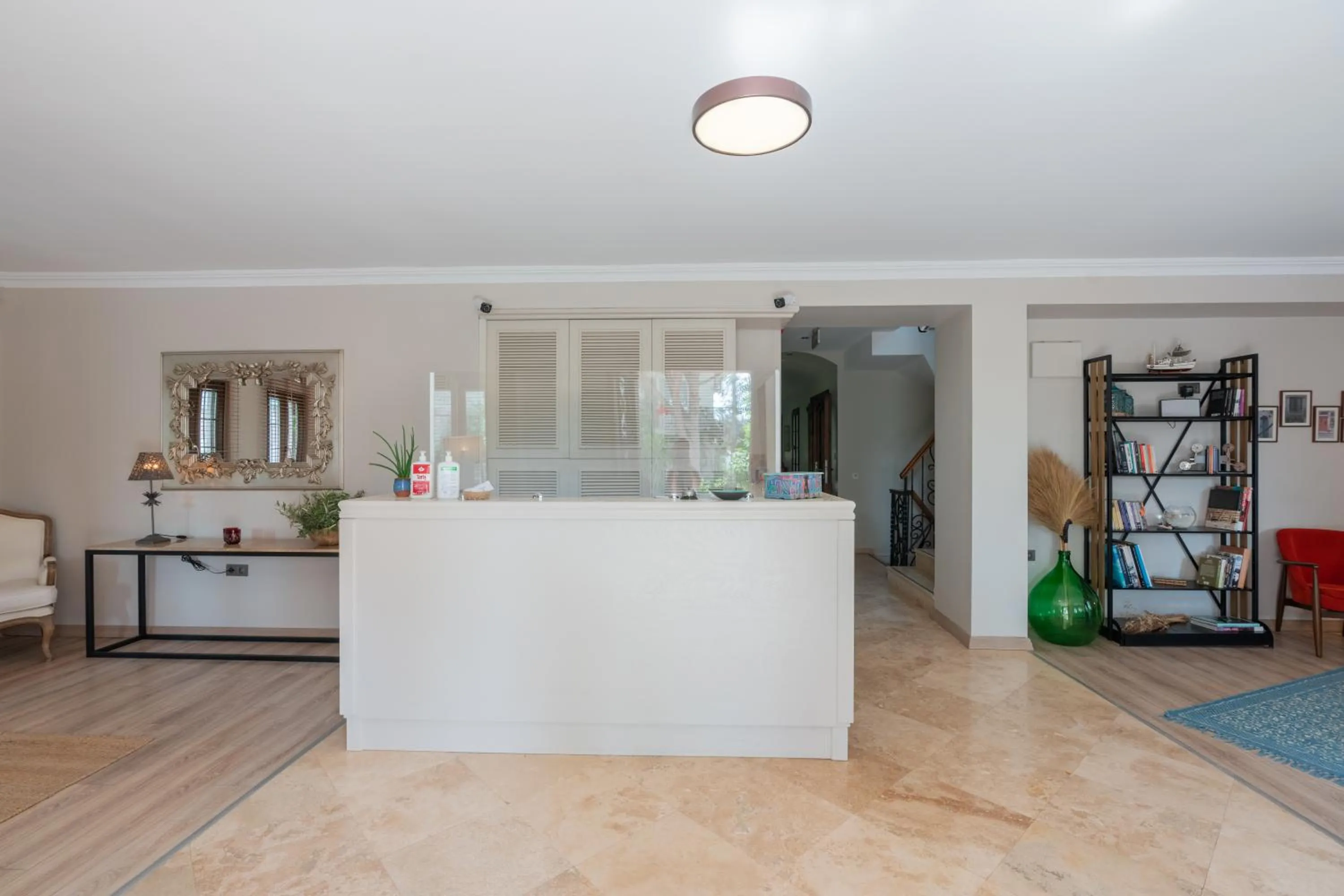 Lobby or reception in Elia Hotel Cunda by Ortunc