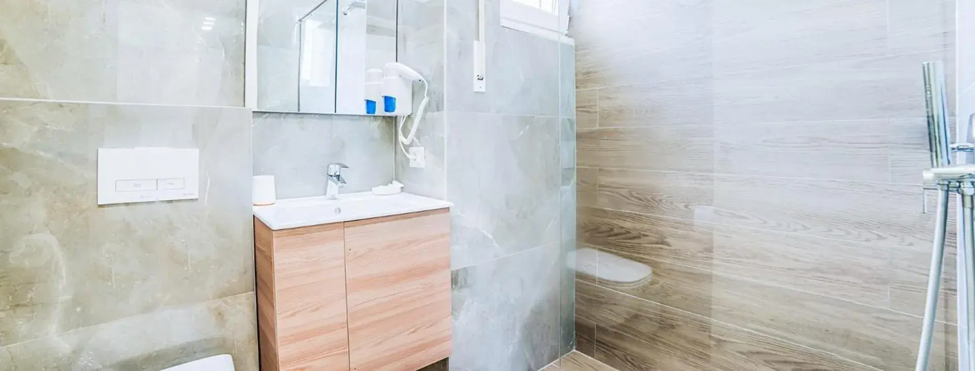 Deluxe Triple Room with Sea View in Hotel Adriatik 2 Deluxe Triple Room with Sea View in Hotel Adriatik 2