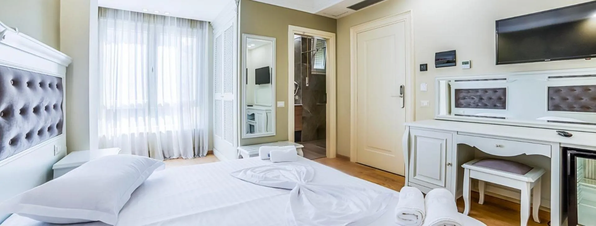 Communal lounge/ TV room, Bed in Hotel Adriatik 2