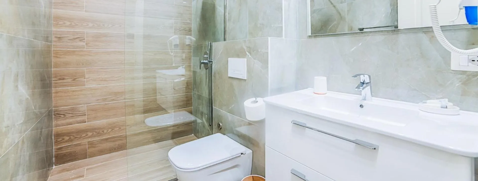 Shower in Hotel Adriatik 2