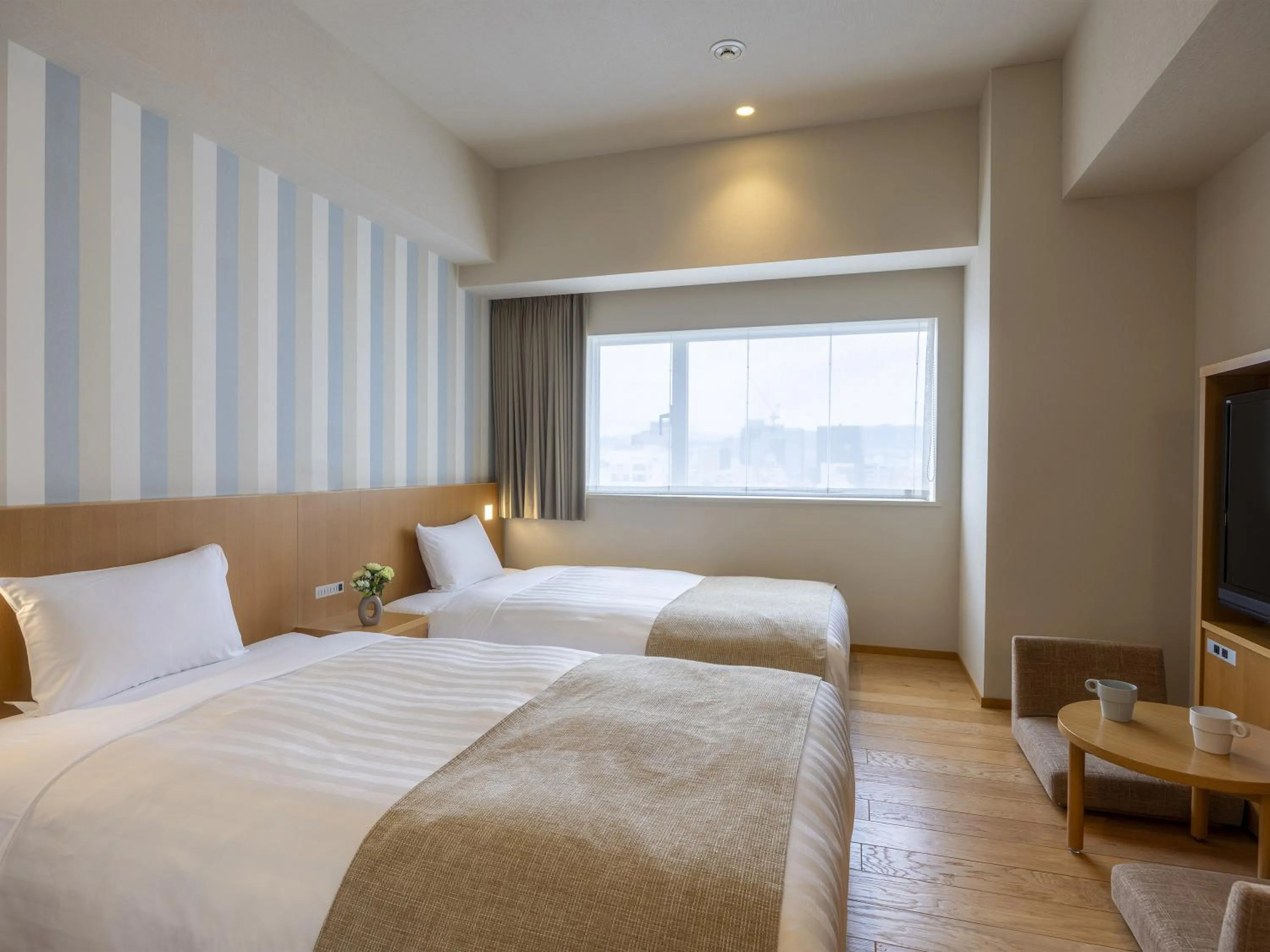 Photo of the whole room, Bed in Hiroshima Washington Hotel